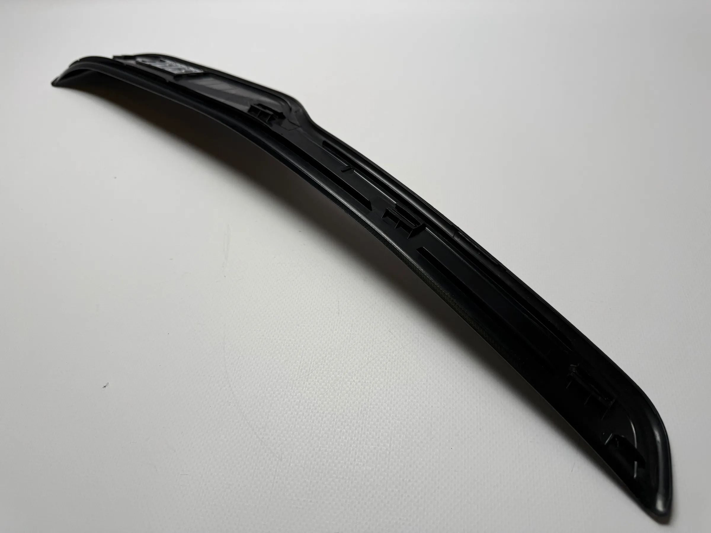 Оригинальная накладка порога двери левая BMW E90 / E91 51477060285