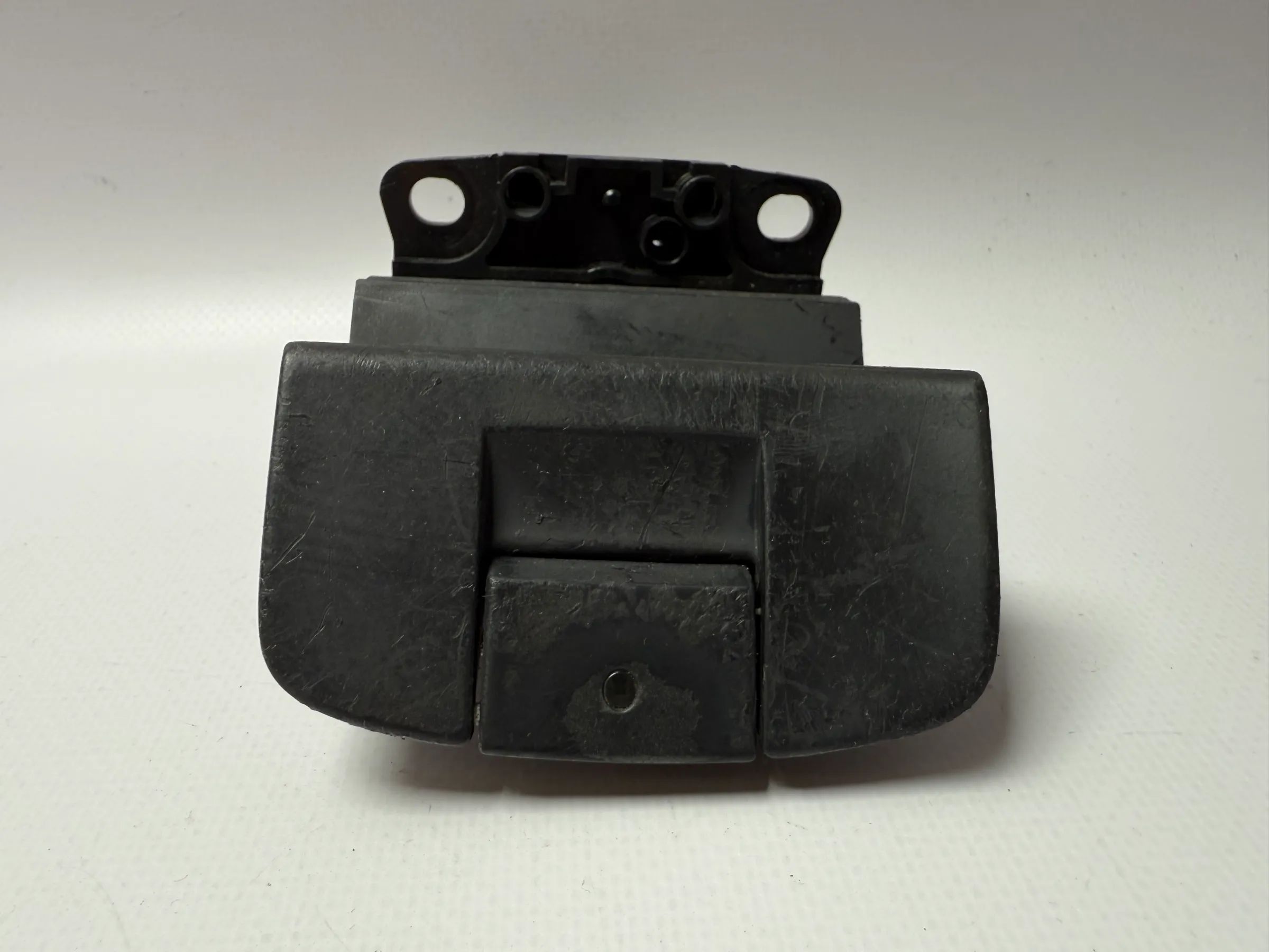 Оригинальная ручка стояночного тормоза Рено 8200048590A MAP 10