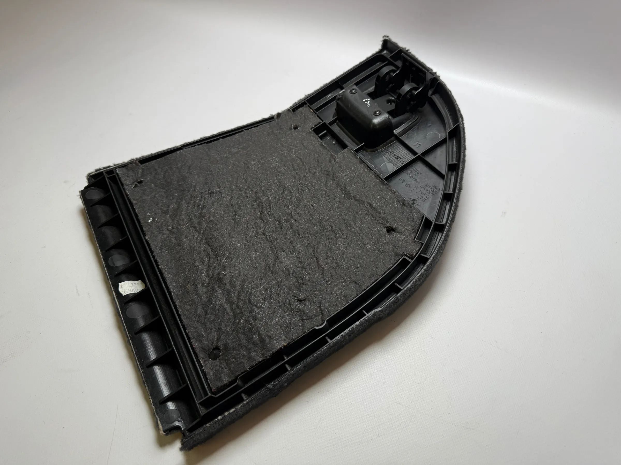 Оригинальная левая накладка крышки BMW 3 серии E91 Touring 51477068881