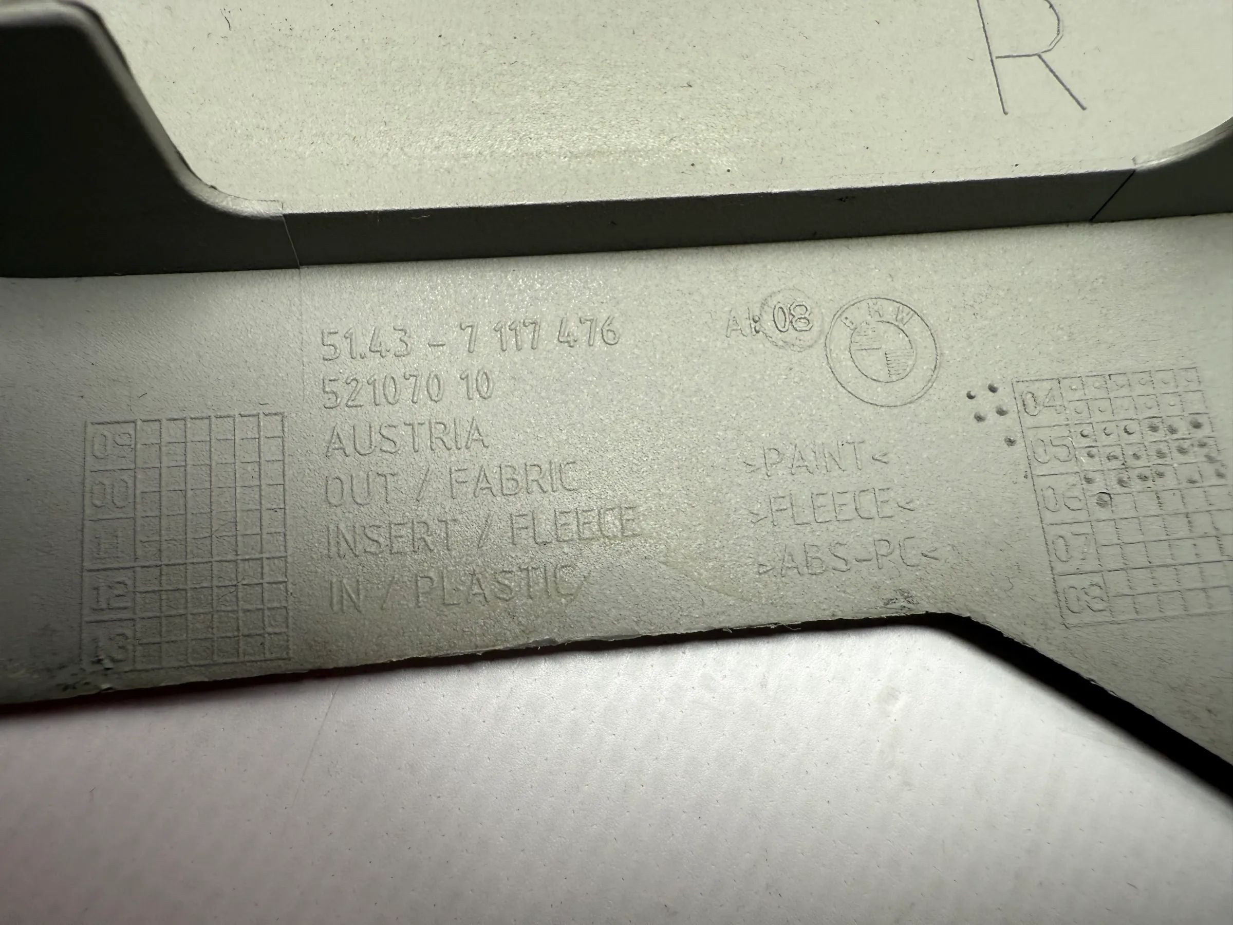 Оригинальная правая накладка стойки C BMW E91 51437117476