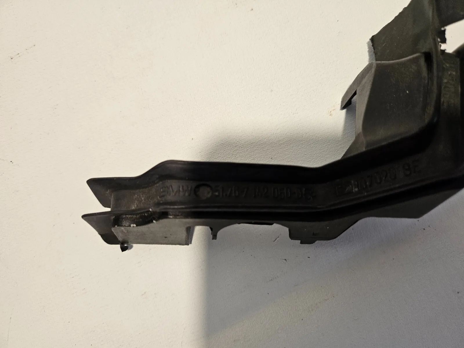 original BMW E90 E91 Parte Superior vedação da tampa dianteira direita 7142050