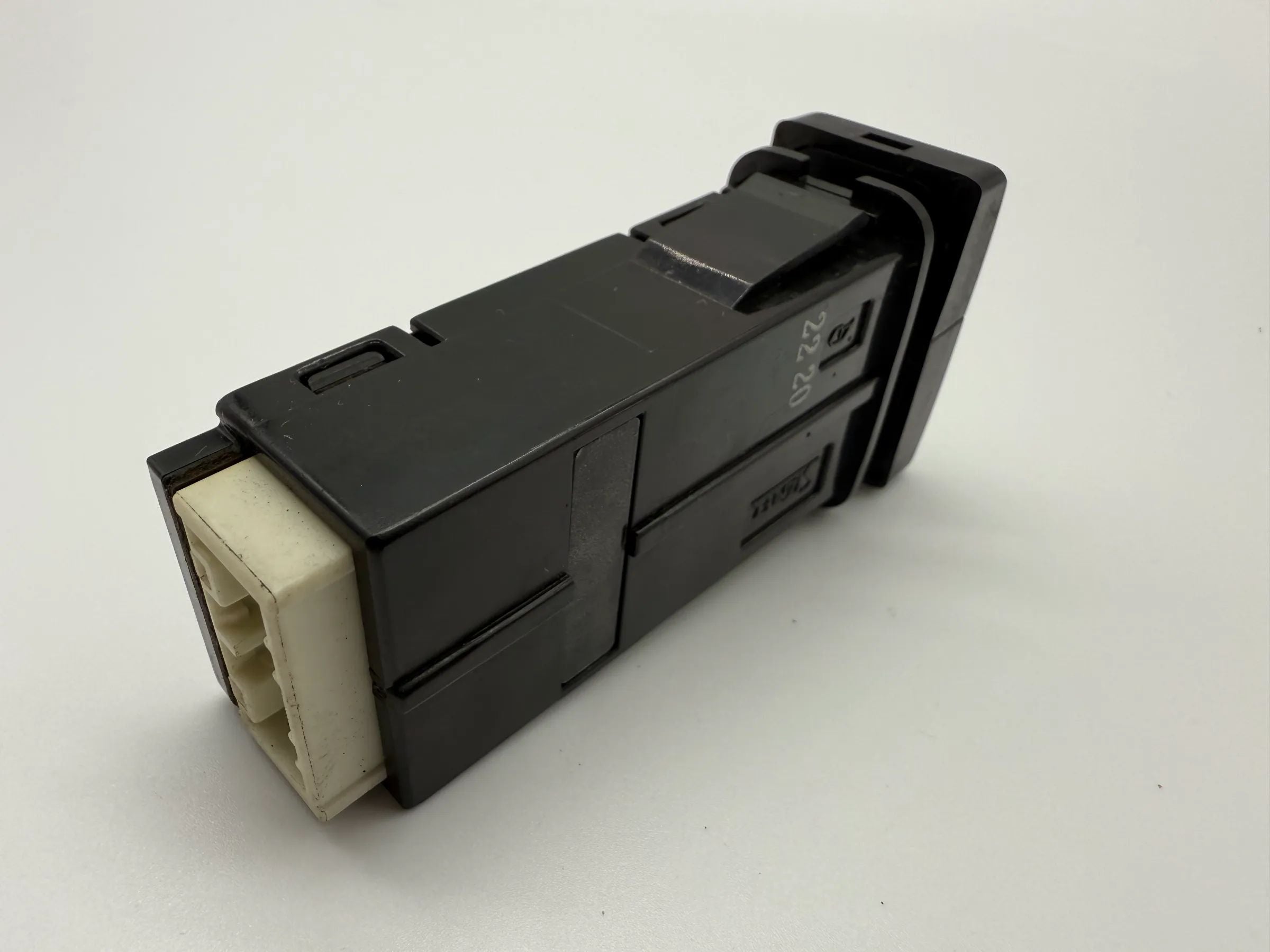 純正マツダ プレマシー CP1.9 フォグランプスイッチ Stanley GE4V-66-480