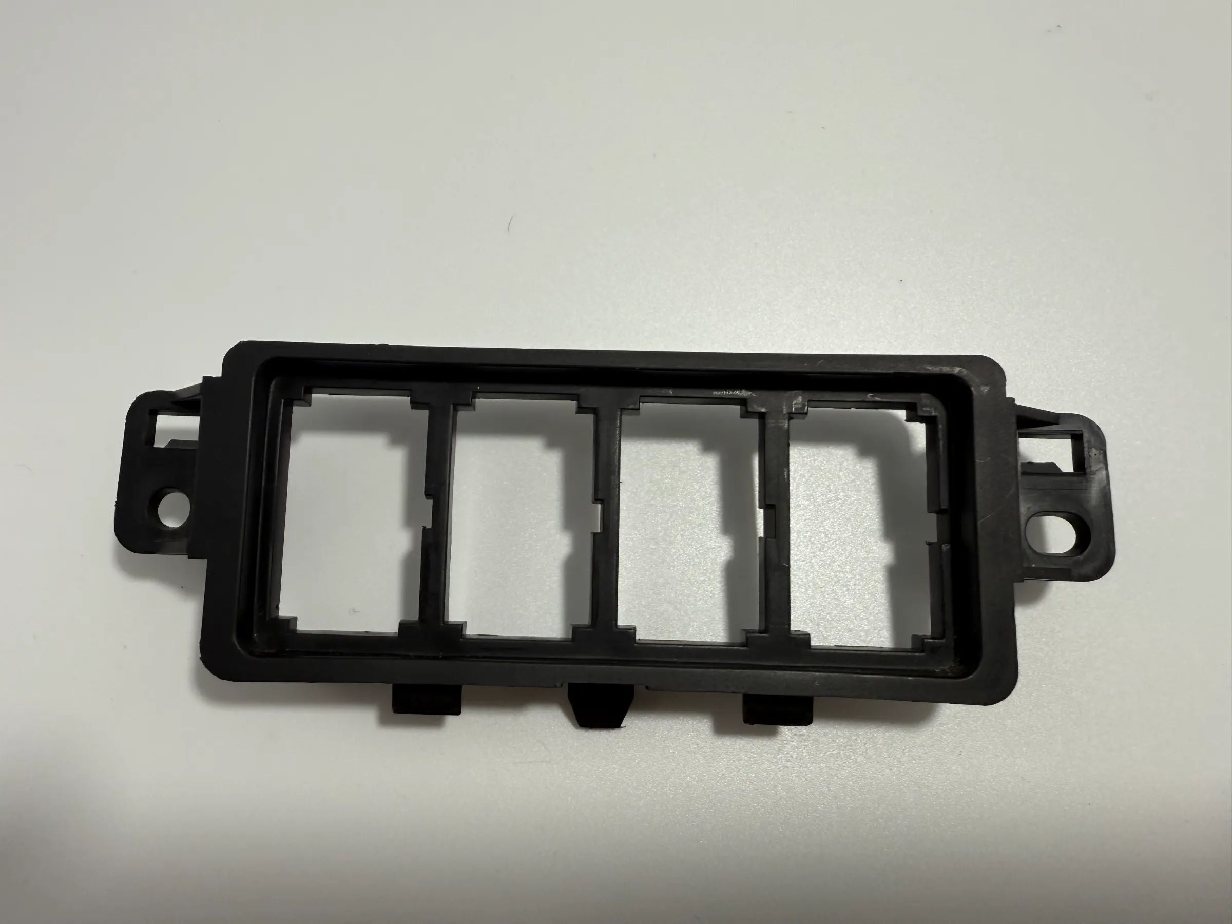 อะไหล่แท้ Mazda Premacy 1.9 CP / 323 แผงสวิตช์ ปุ่ม Stanley