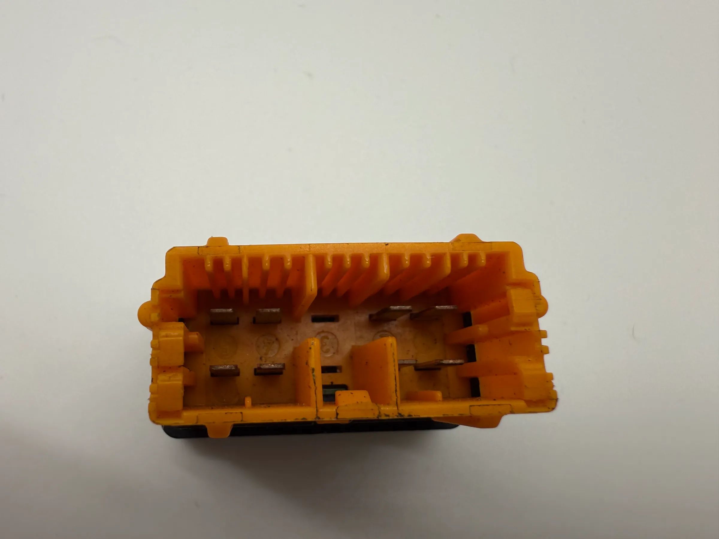 Oryginalny przełącznik podnośnika szyby Citroen Xsara Picasso 2005