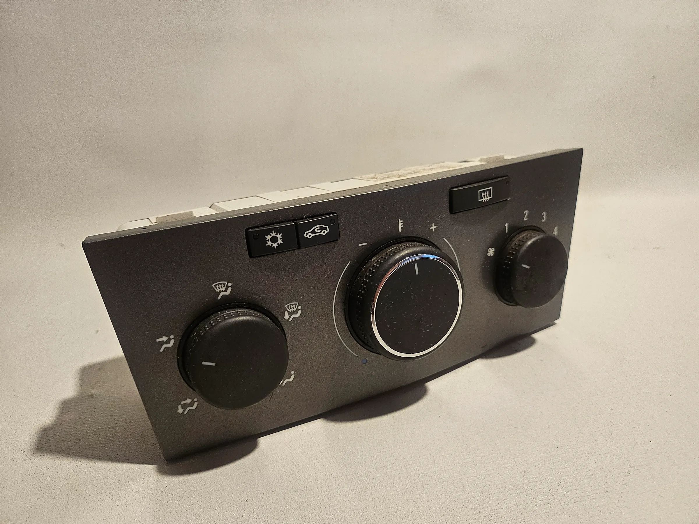 Оригинальное управление отоплением климат-контроль Опель Зафира 90151317