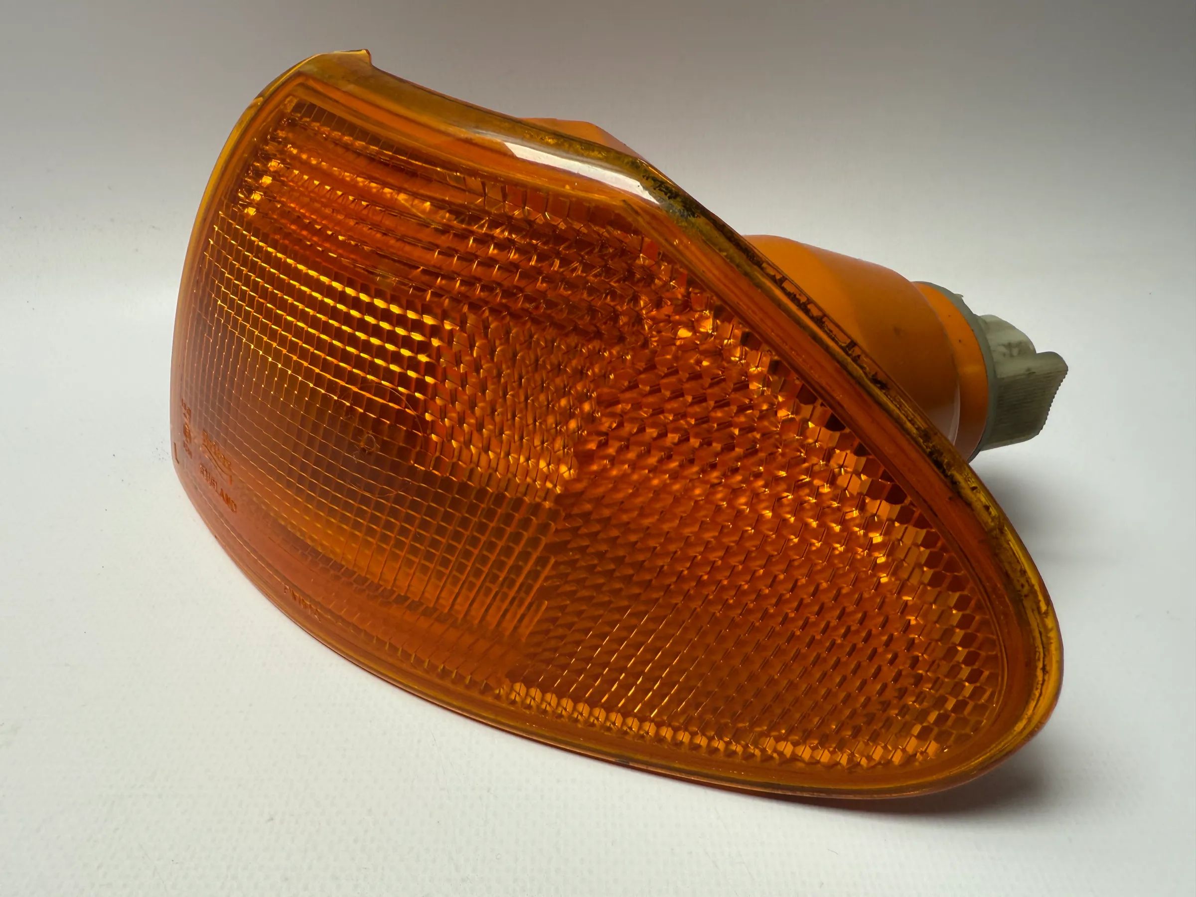 อะไหล่แท้ Opel Astra F 91-94 ไฟเลี้ยวหน้าซ้าย สีส้ม หมายเลข 90421897