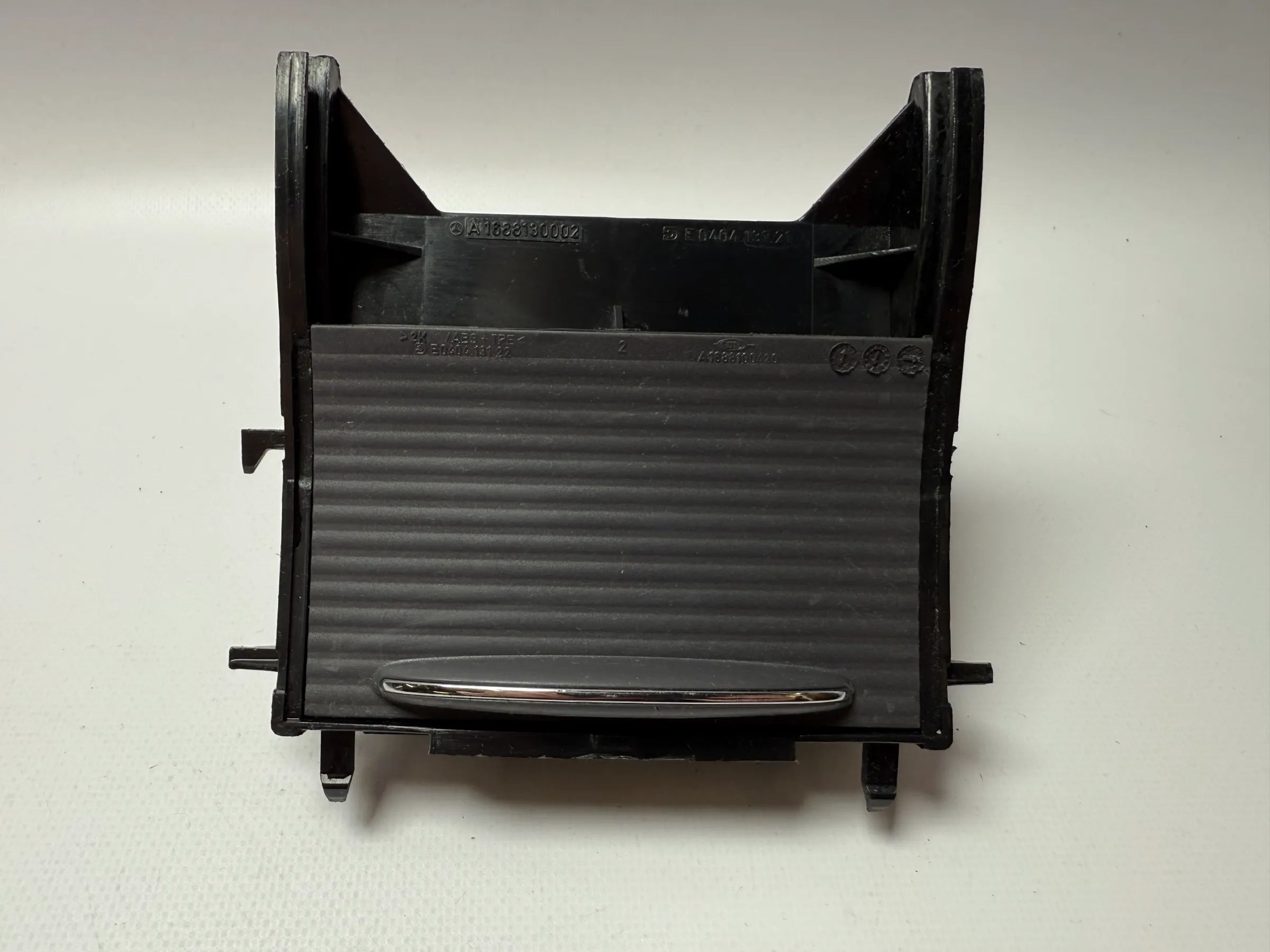 Original Mercedes-Benz A-Klasse (140/168) Cenicero con Encendedor A1688100930