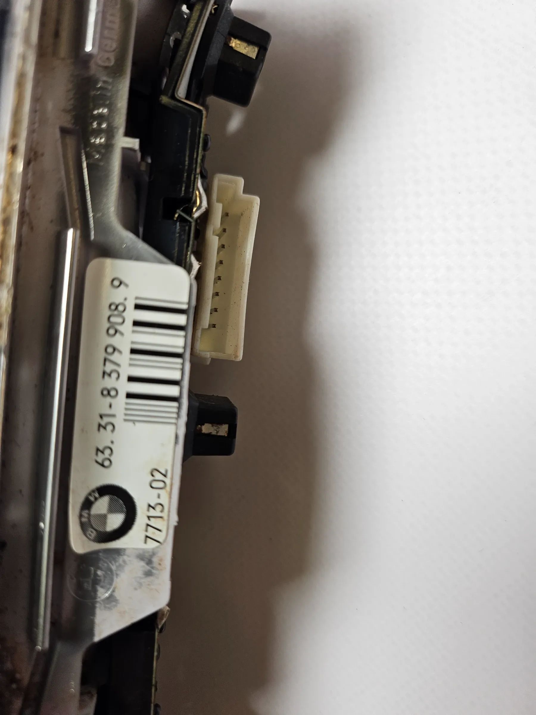 original BMW X5 E53 interior reading light rear center 8379908 