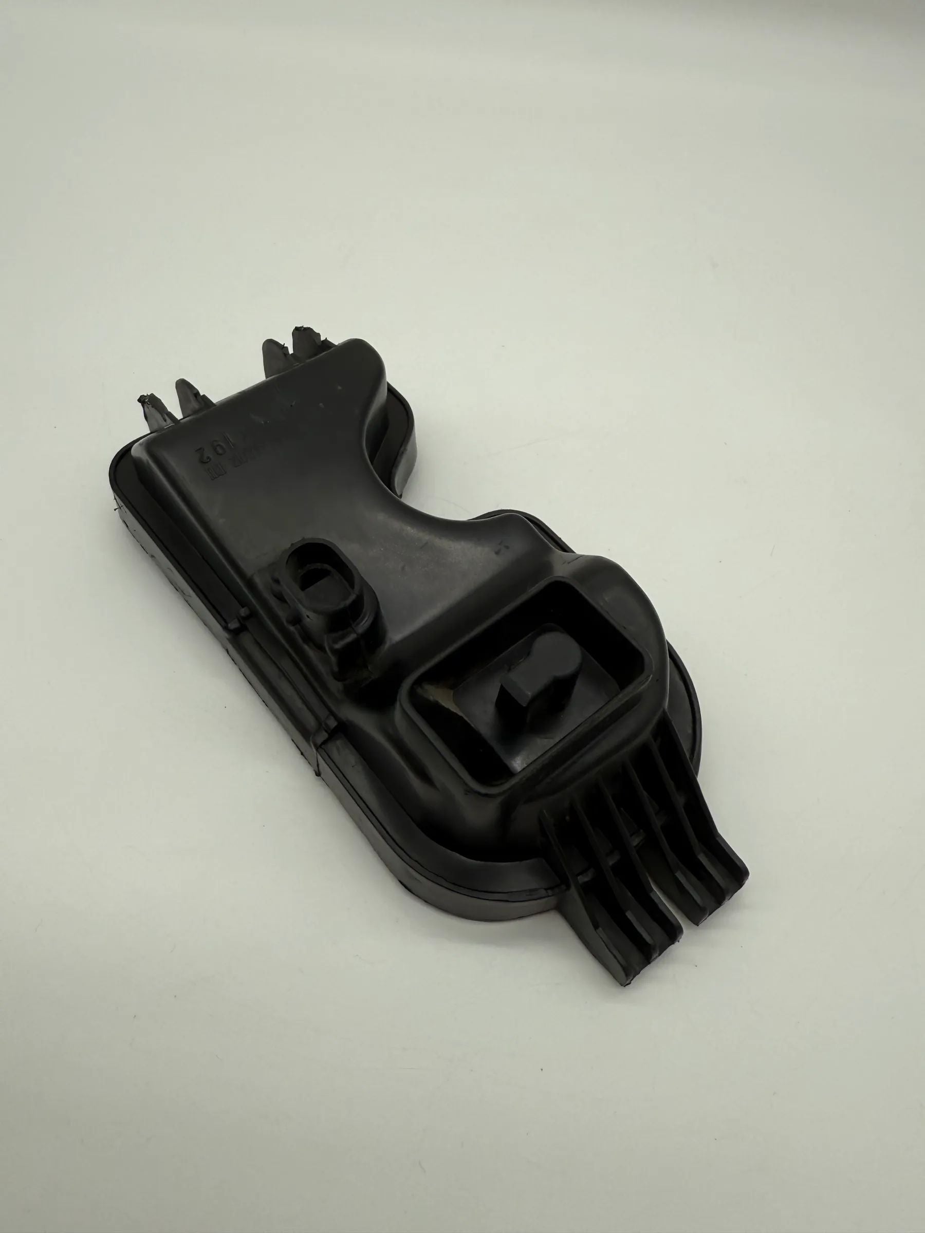 MFT191A80L  Headlight bulb dust cover cap for Fiat Punto UK2057009-62