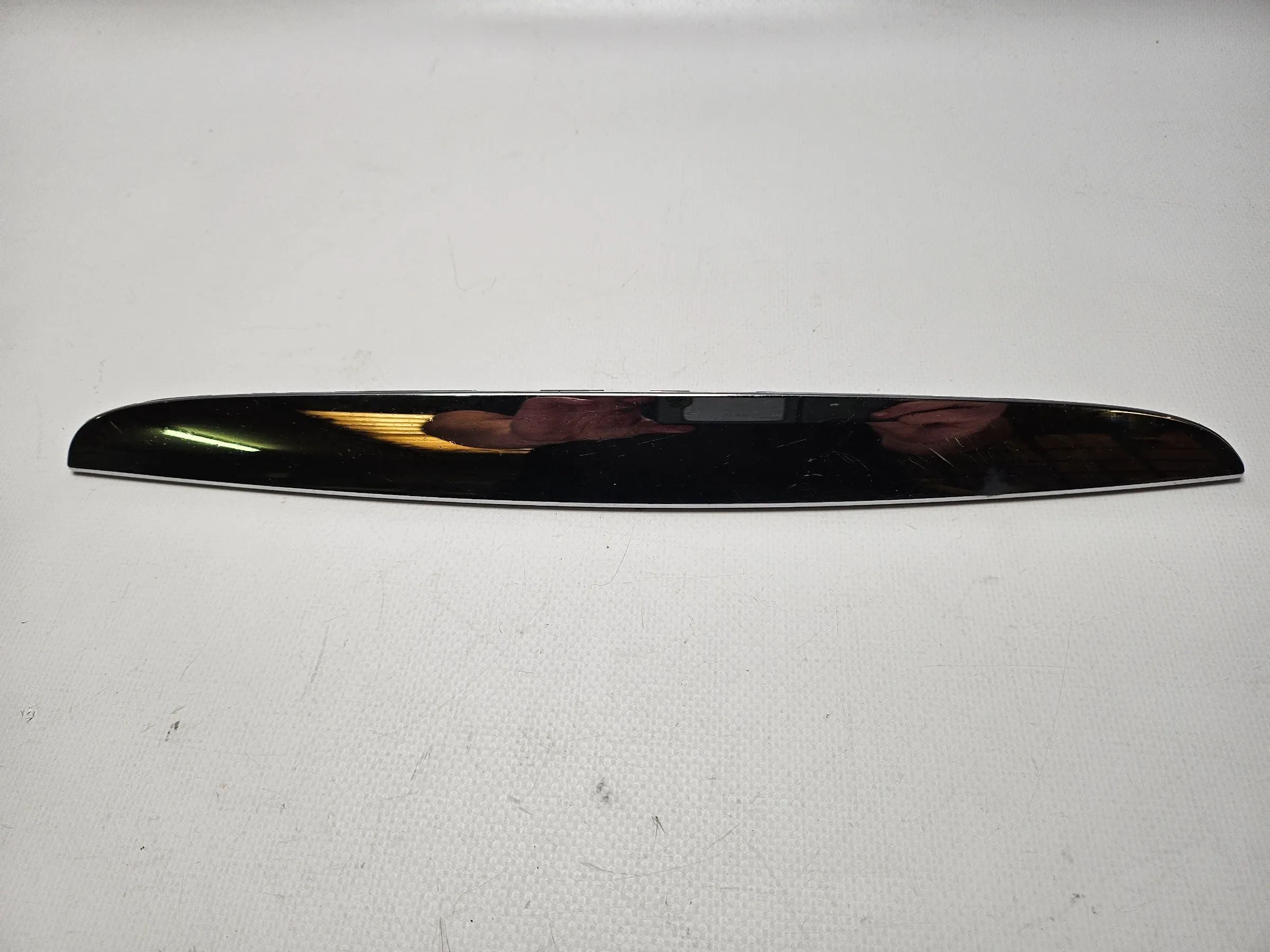 Оригинальная правая верхняя крышка капота двигателя BMW E90 E91 7117242