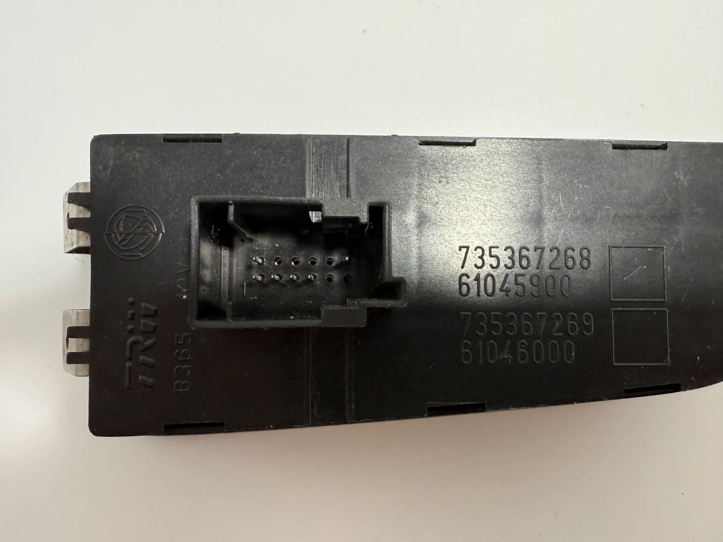 อะไหล่แท้ Fiat Punto 199 2009-2011 สวิตช์ปรับระดับไฟหน้าซ้าย หมายเลข 735367268