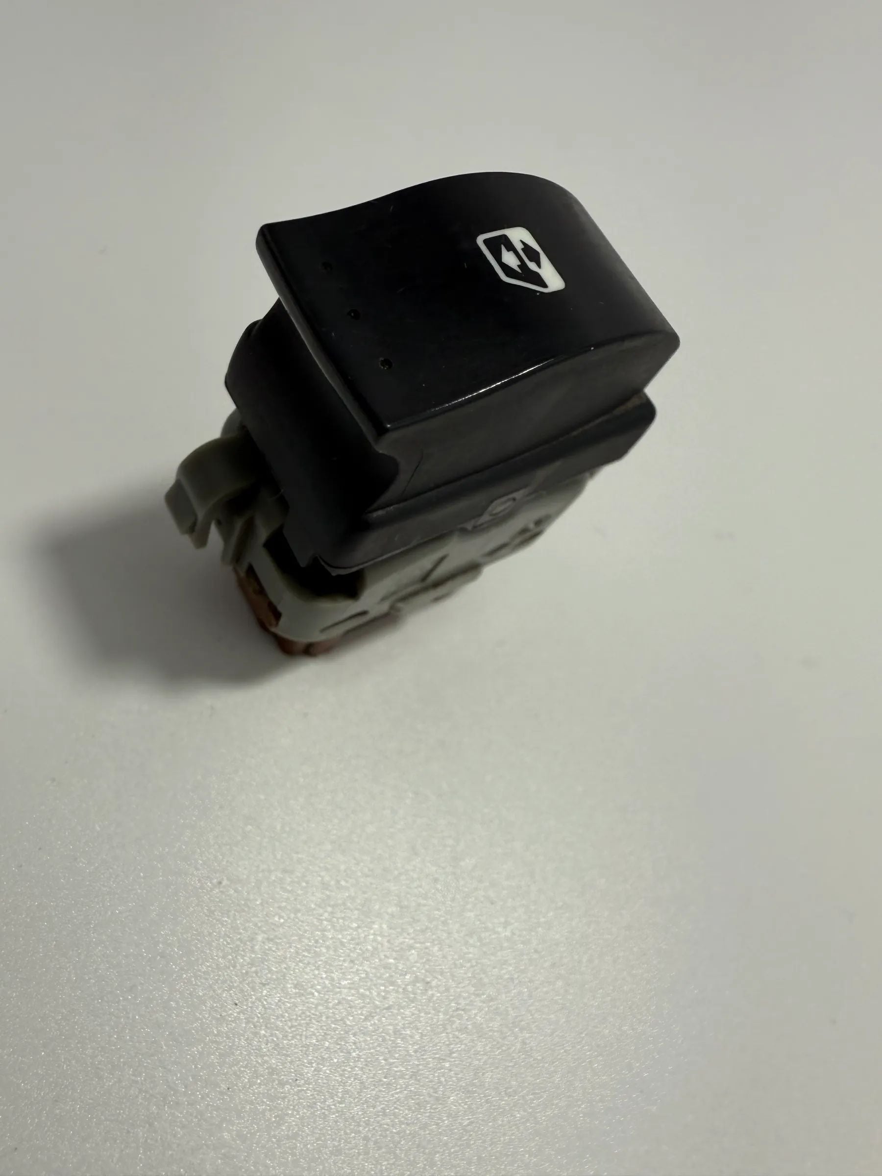 असली RENAULT CLIO III (BR0/1, CR0/1) विंडो लिफ्टर स्विच ब्राउन 2808203