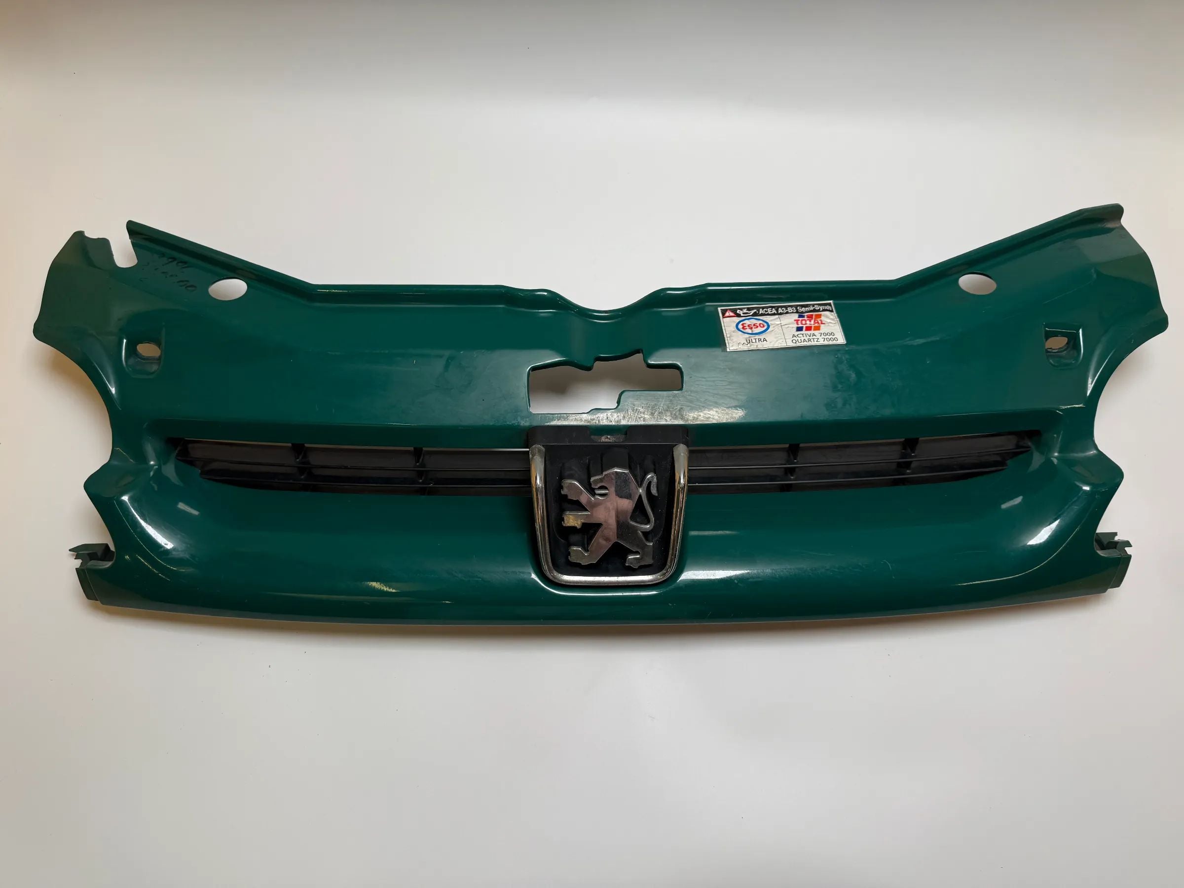 เปอโยต์ Partner 96-03 กระจังหน้าสีเขียว อะไหล่แท้ หมายเลข 9618254777