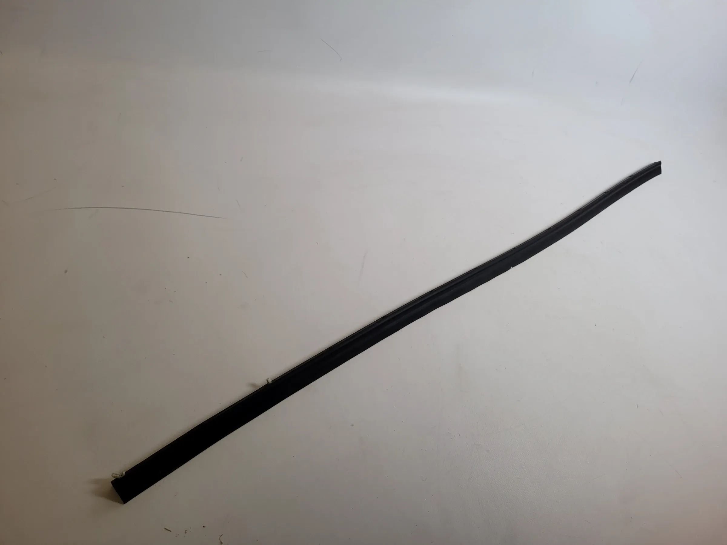 BMW 5er Touring E61 Dichtung Gummi Türgelenk Vorne Rechts 7033790 Original
