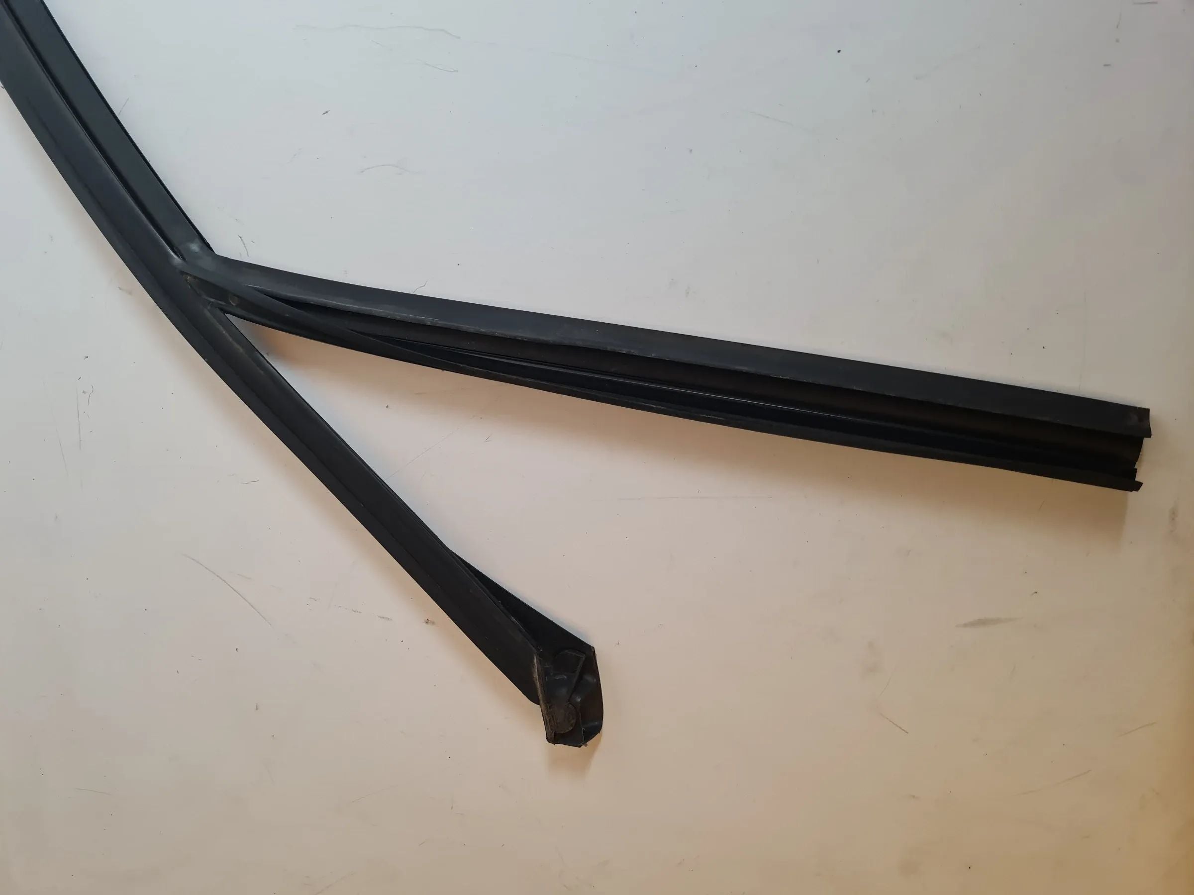 BMW 3er Touring E91 Fenster Dichtung Gummi Vorne Links 16850 Original