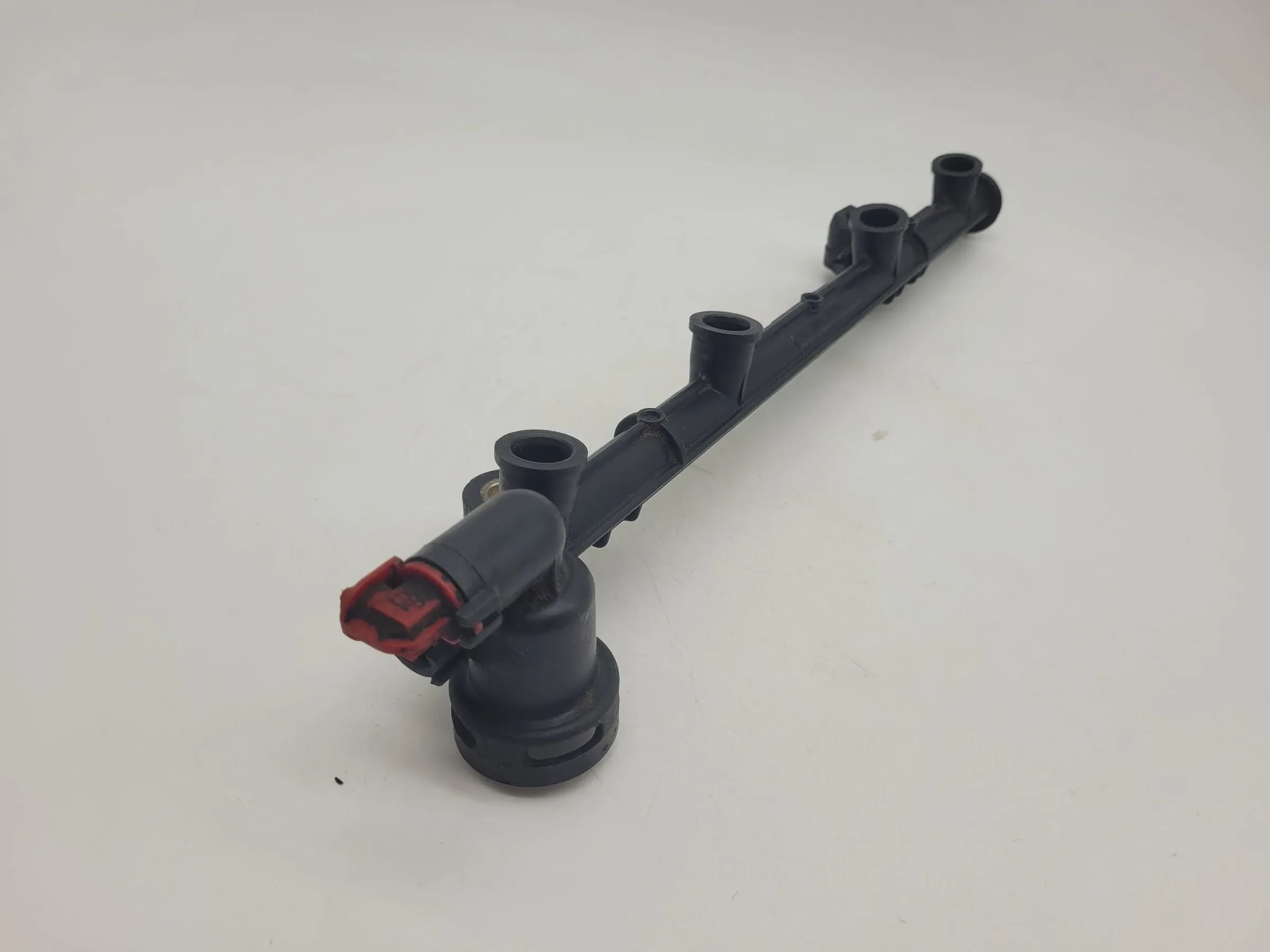 Ford Fiesta IV 4 Kraftstoffverteiler Einspritzleiste 98BF-9E317-AA (Original)