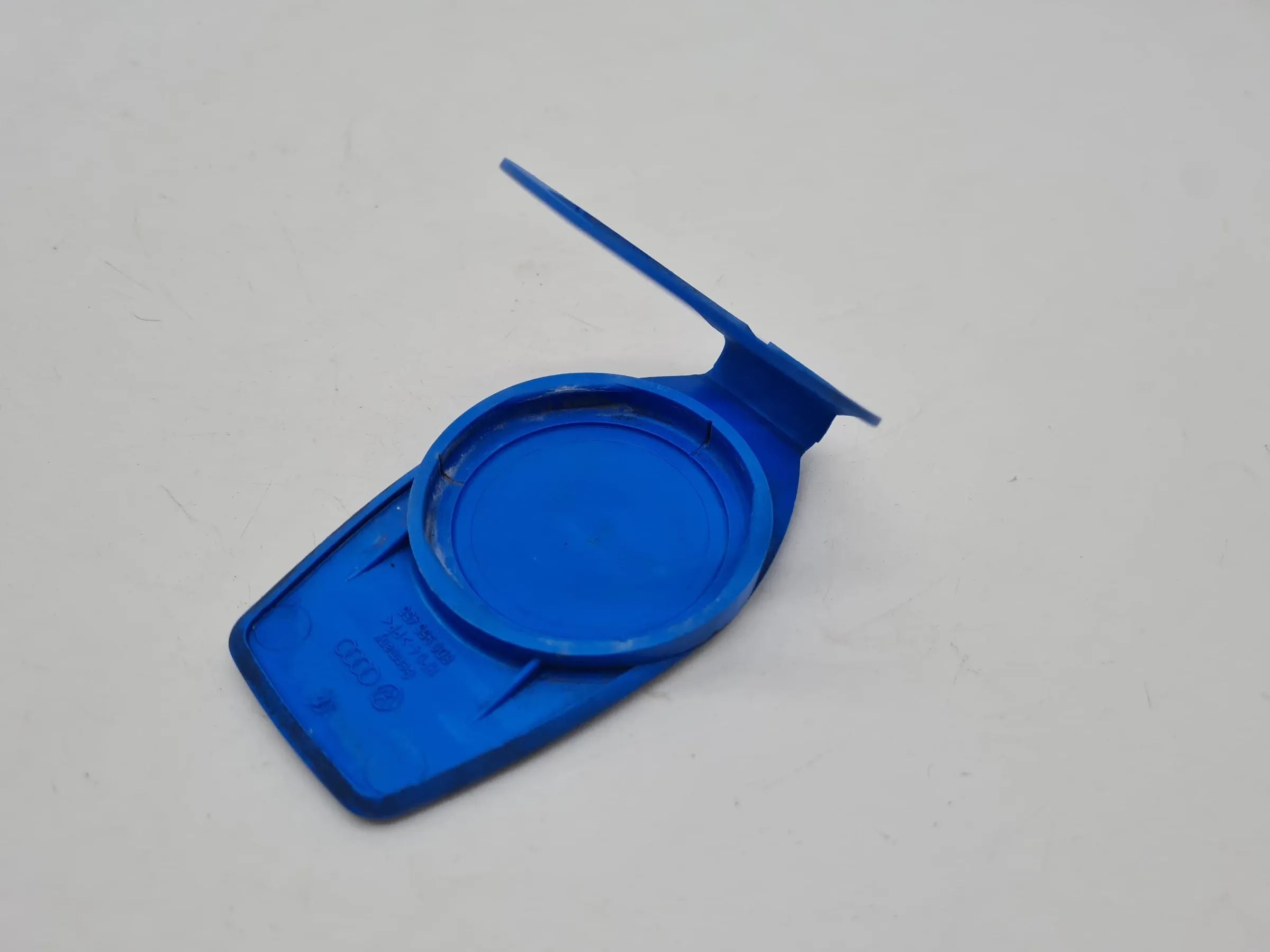 Original VW/Audi/Skoda/Seat A4 Verschluss, Waschwasserbehälter 8D0955455