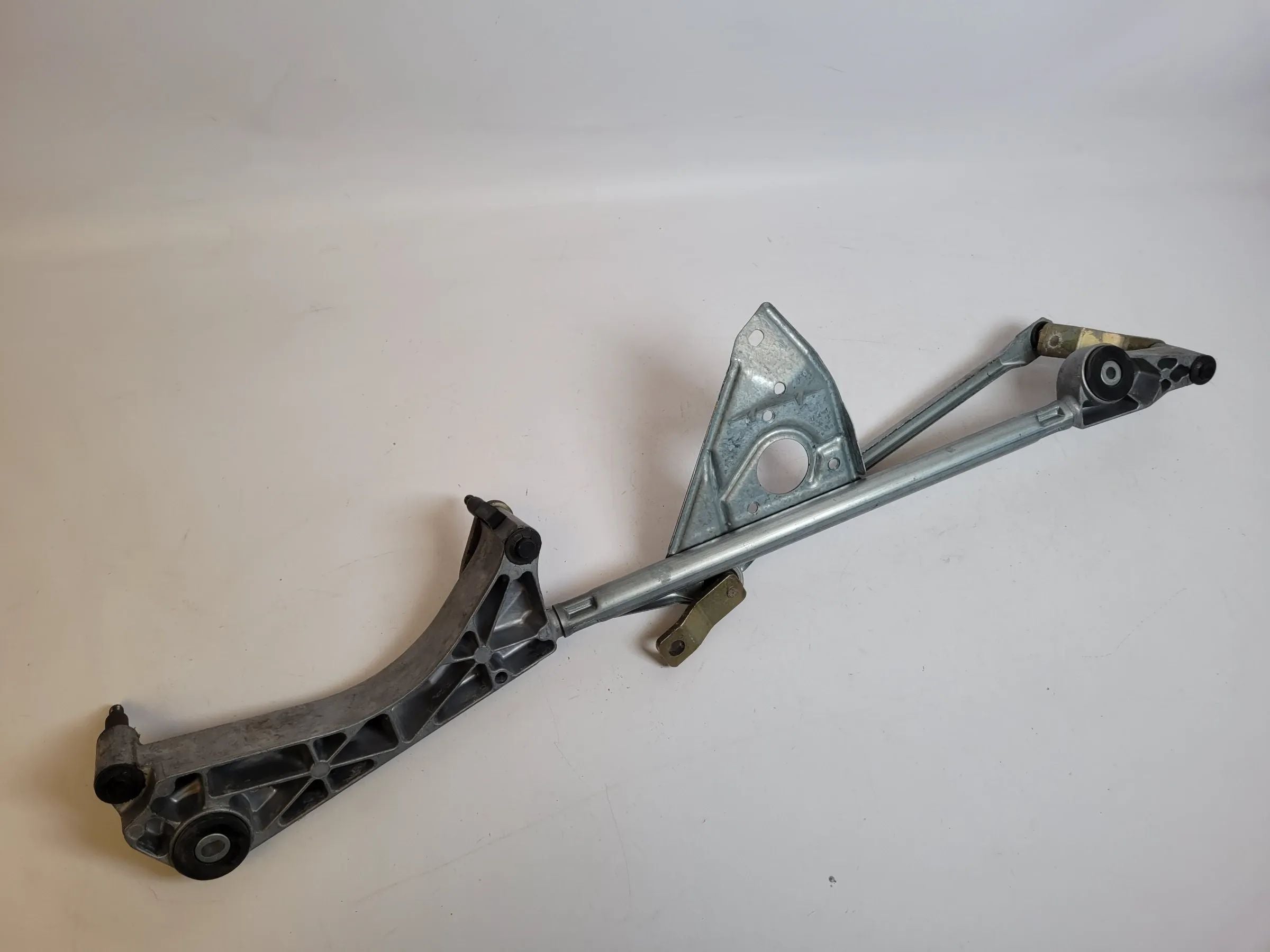 Original Mercedes-Benz C-Klasse (W203) Wischergestänge Vorne A2038240105