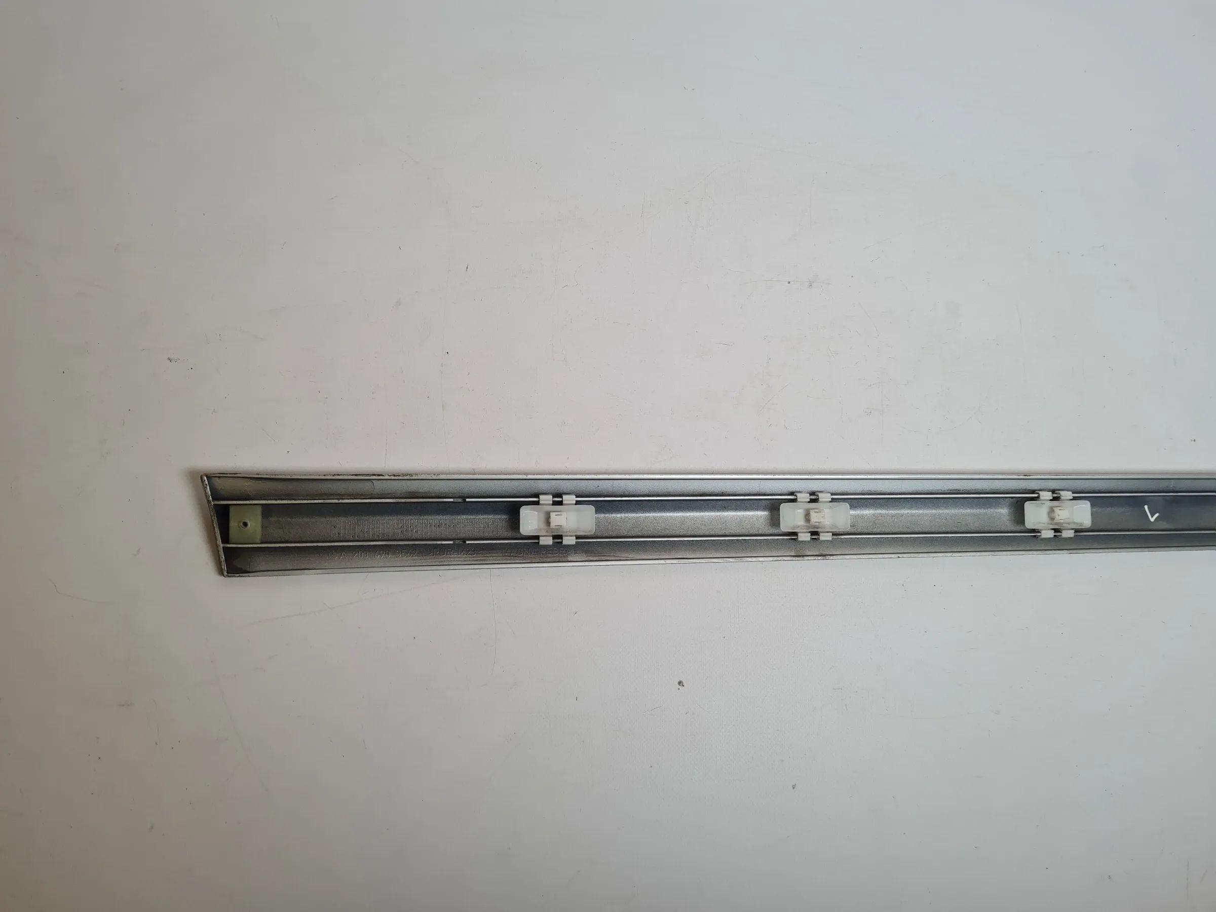 Original Mercedes C-Klasse (CL203) Dekor-/Zierleiste Links Silber A2036903562