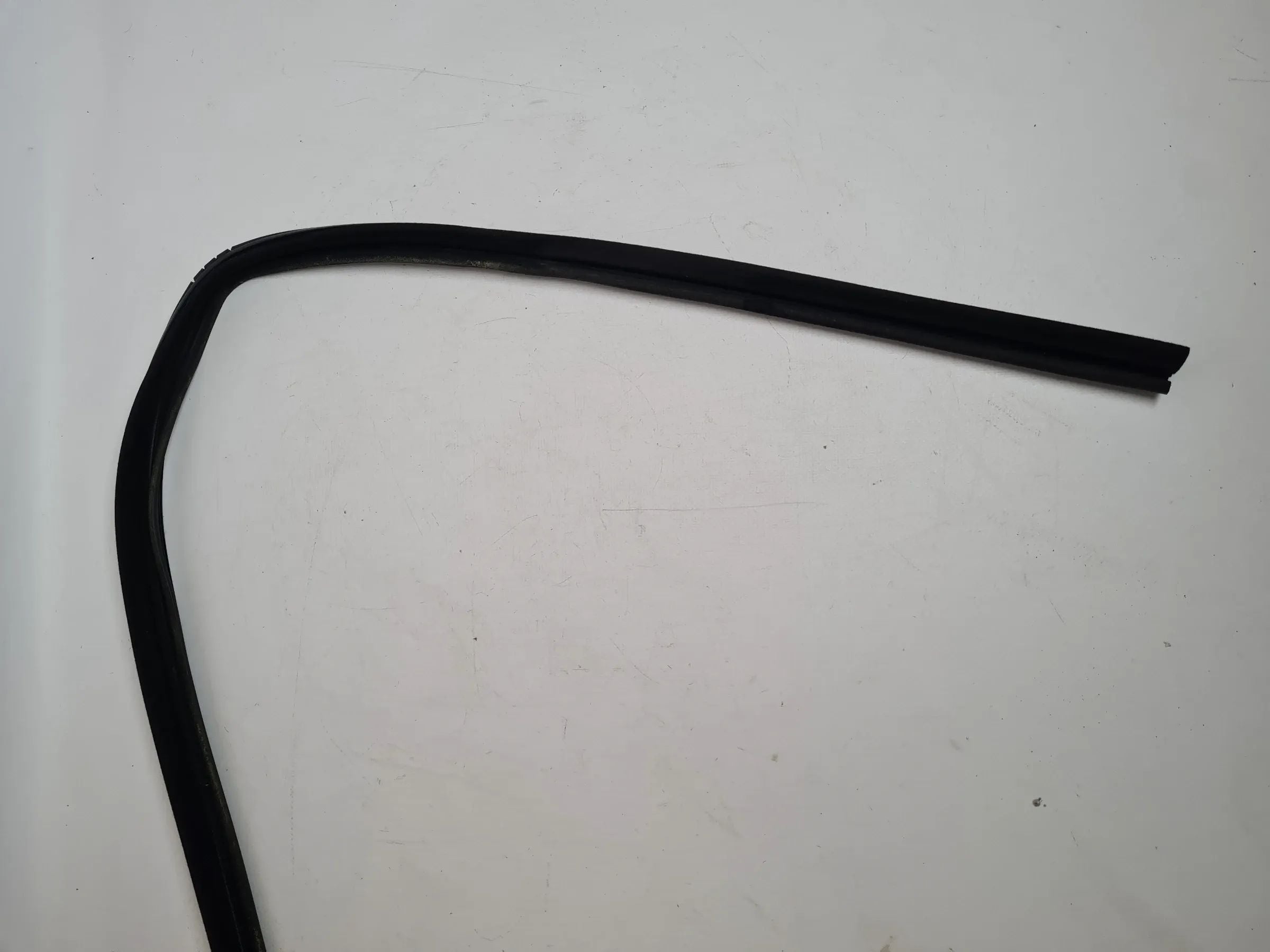 Original Mercedes C-Klasse (CL203) Dichtung Tür Fenster Links Vorne Innen