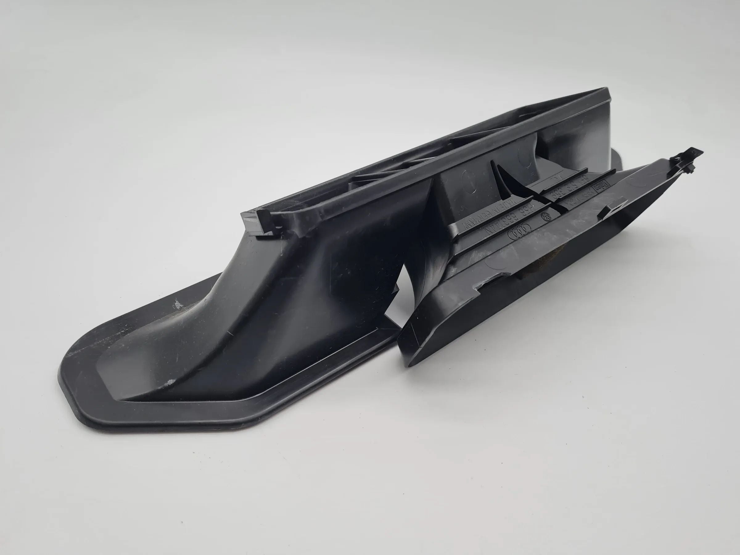 Original Audi A4 (8EC) Luftkanal / Luftsaugkanal 8E1819389