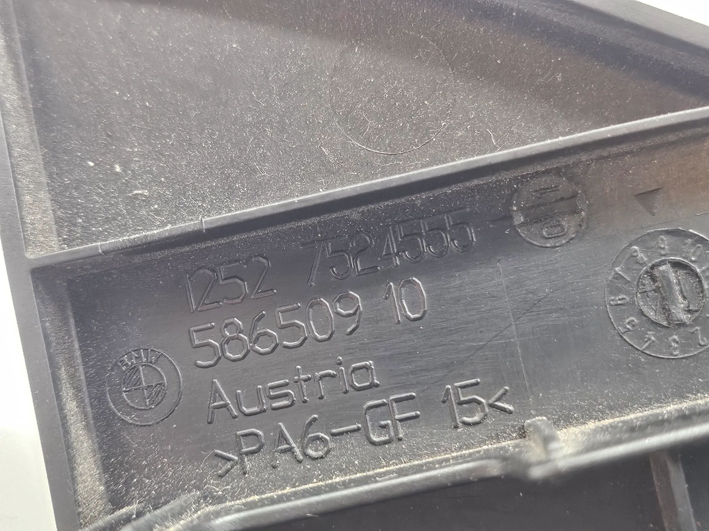 Original BMW 5er E60 E61 6er E63 E64 Abdeckung Kabelschacht 7524555