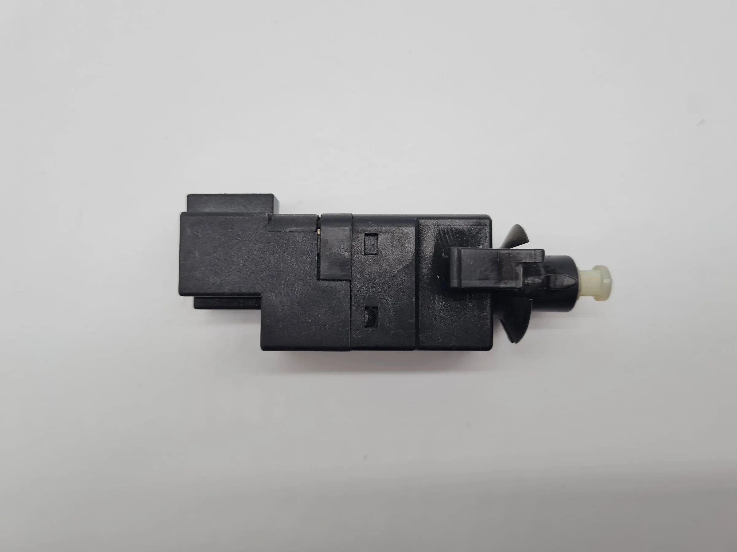 Original Mercedes Benz A-Klasse (W168) Bremslichtschalter A0015452009