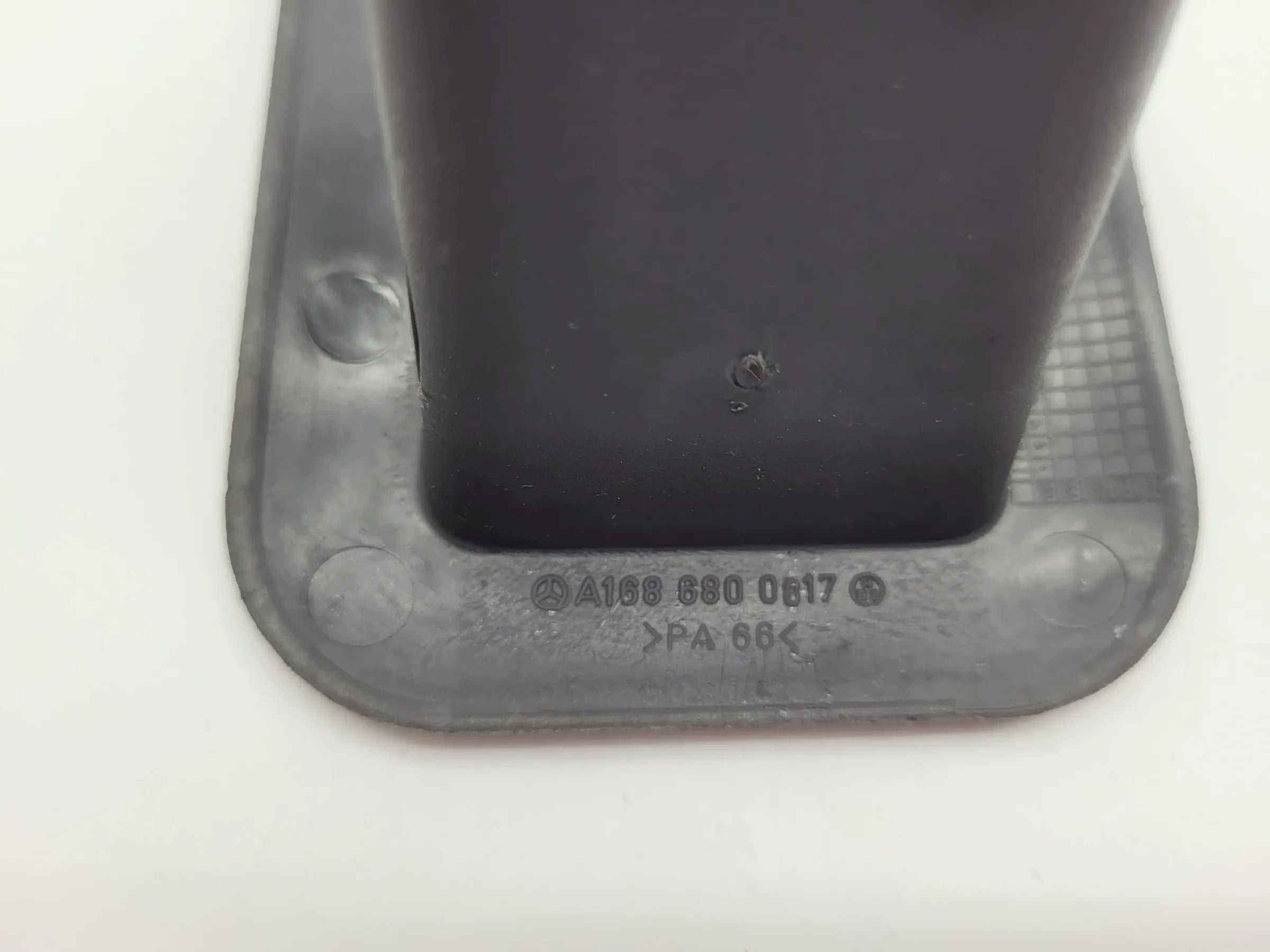 Original Mercedes Benz A-Klasse (W168) Befestigung Abdeckung A1686800817