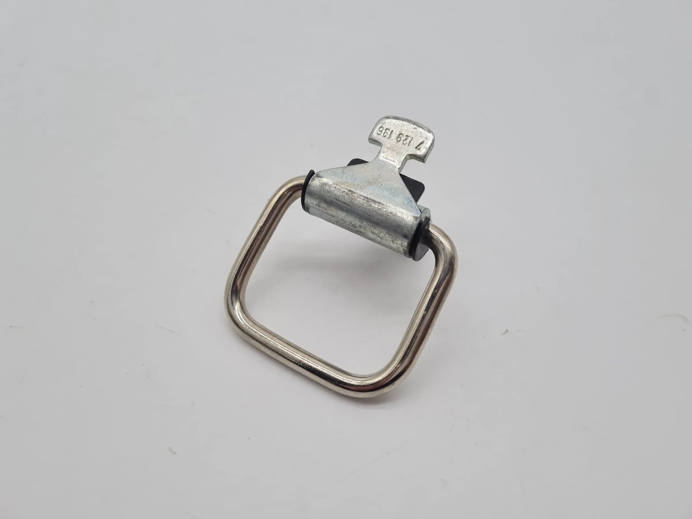 Original BMW 3er (E90/E91) Kofferraumösen Haken Halter Rechts 7129196