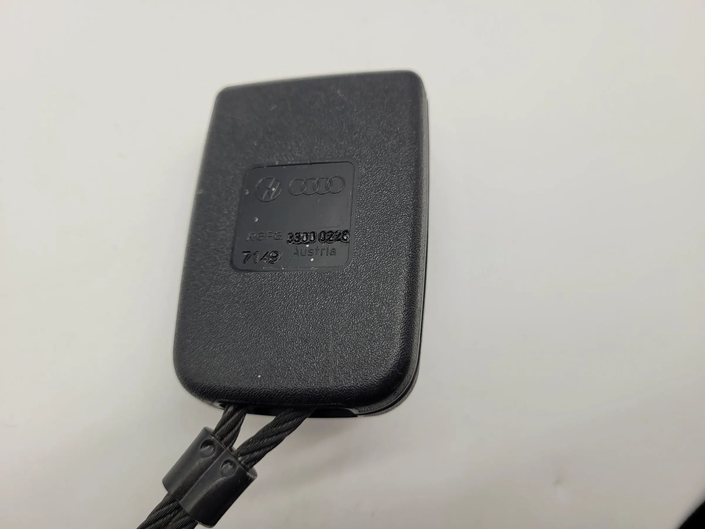 Original VW Golf IV 4 (1J1/1J5) Sicherheitsgurt Gurtschloss Hinten TRW 33000226