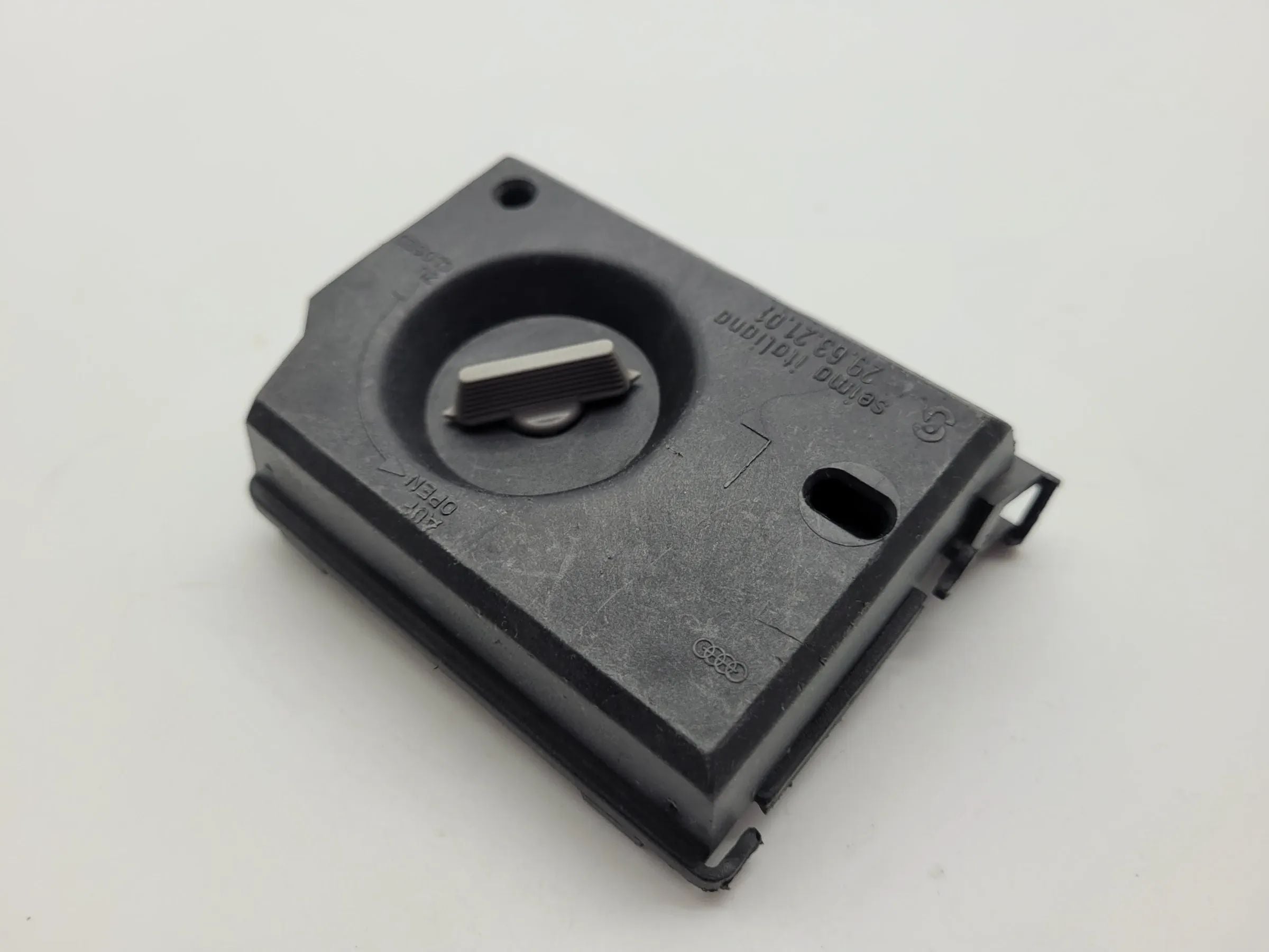 Original Audi A80 Rückleuchte / Rücklicht Lampenträger Links 29.63.21.01