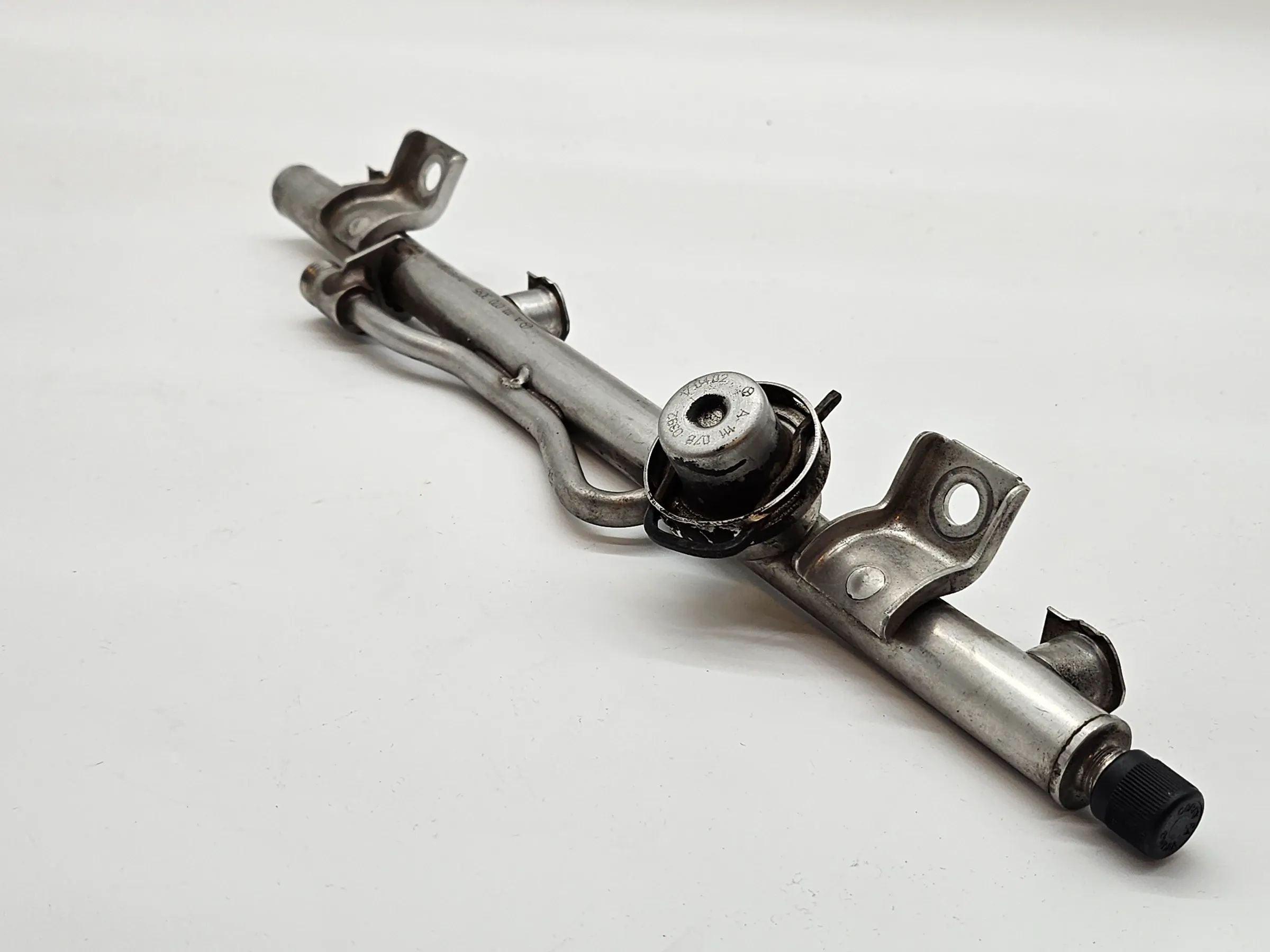 Orig. Mercedes W203 C200 Kompressor Einspritzleiste Düsenleiste A1110703095