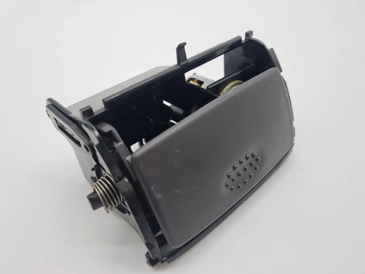 Original Mercedes-Benz A-Klasse (W168) Aschenbecher / Schaltknauf A1688100133