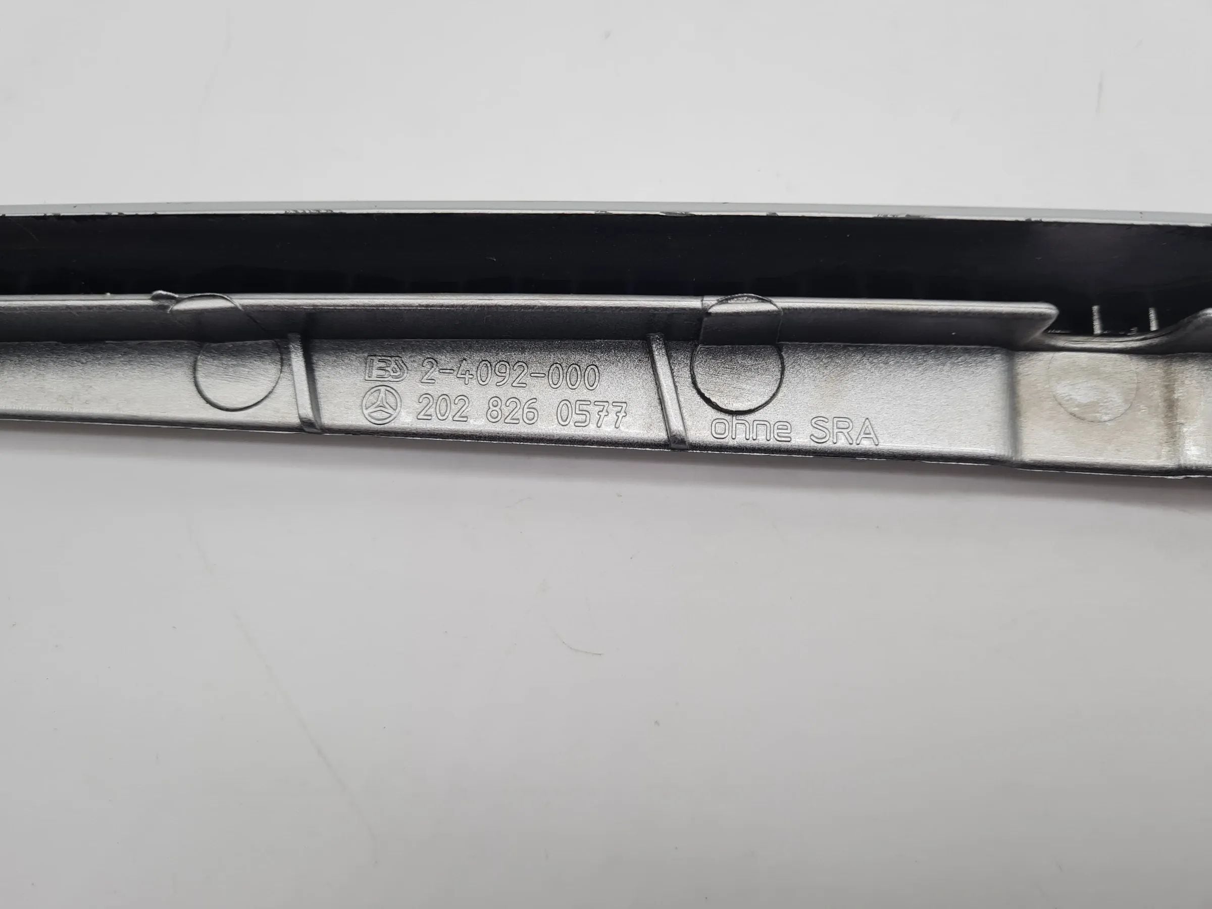 Original Mercedes-Benz C-Klasse W202 Scheinwerfer Leiste/Blende L. A2028260577