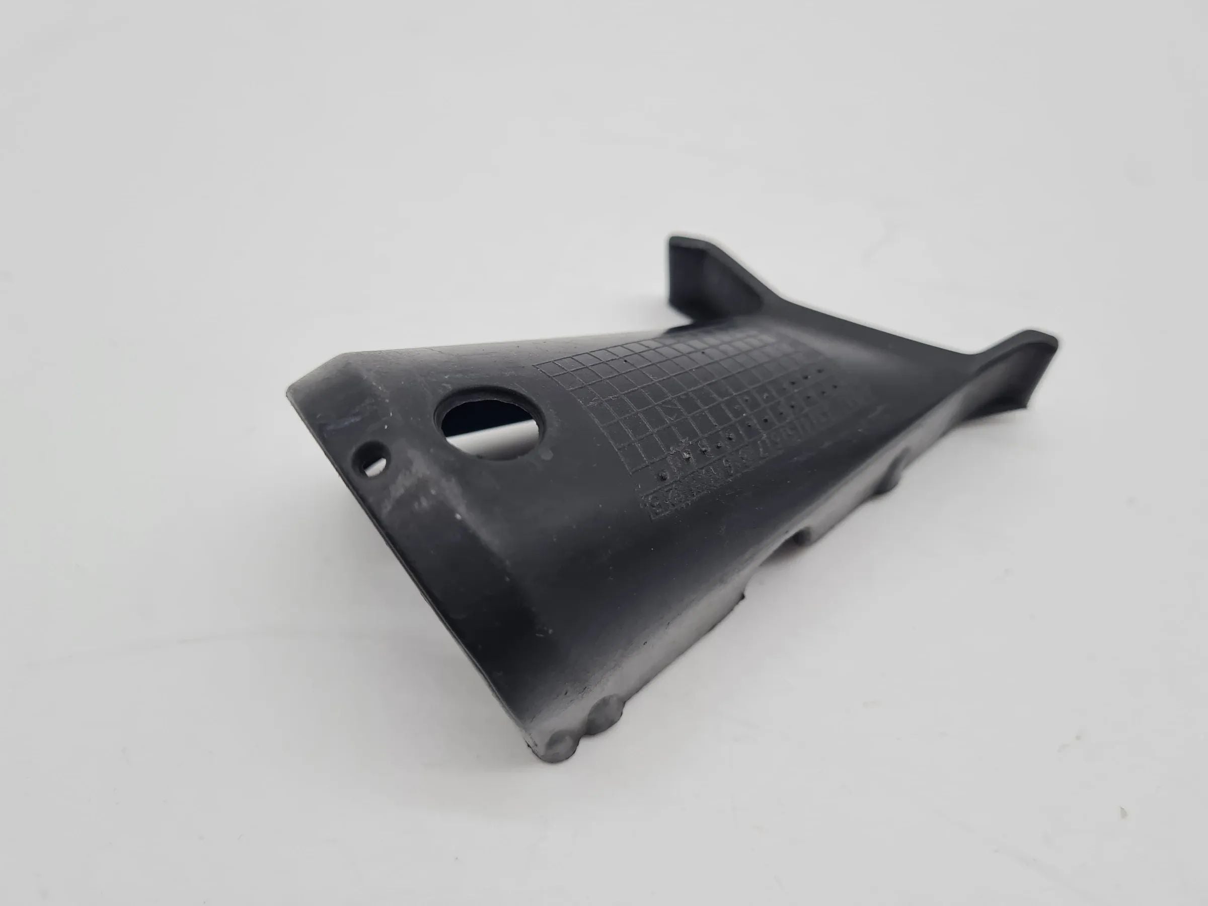 Original VW Golf IV 4 (1J1/1J5) Untere Stoßfänger-Halterung 1J6807448A