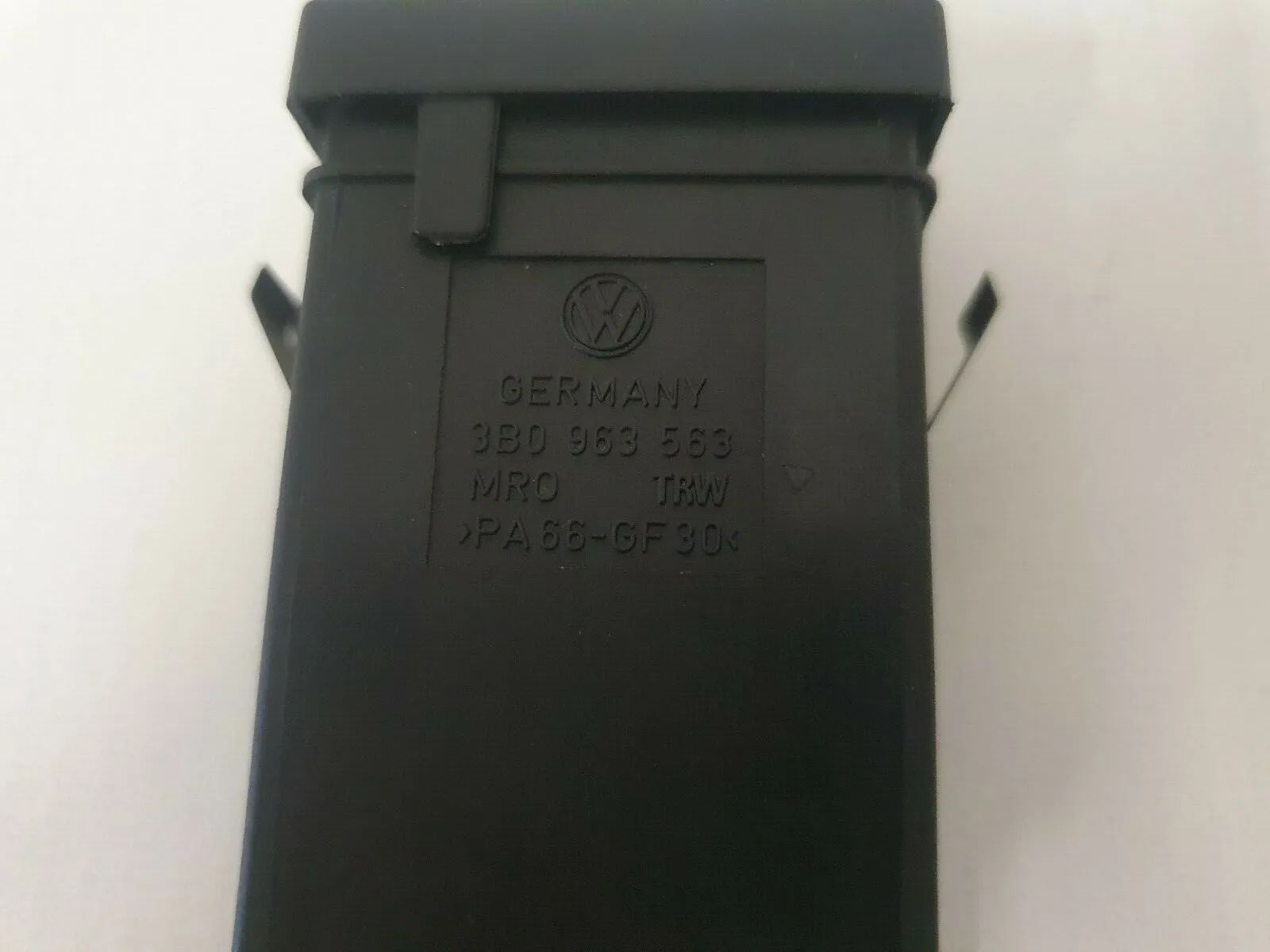 อะไหล่แท้ VW Passat 3B B5 สวิตช์ฮีตเตอร์ที่นั่งซ้าย 3B0963563