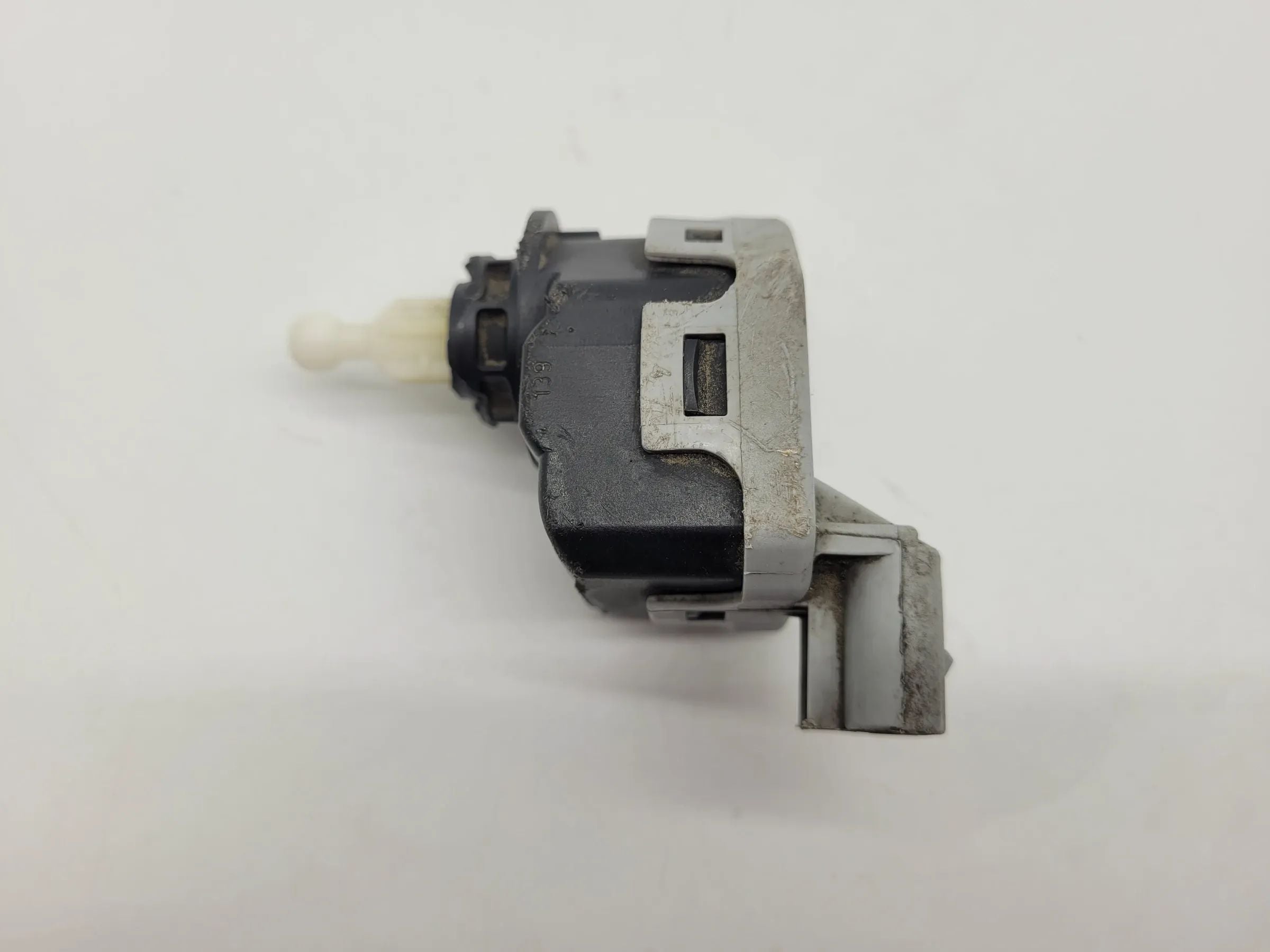 Original Opel Astra G (T98) Scheinwerfer Stellmotor LWR L/R 90590665