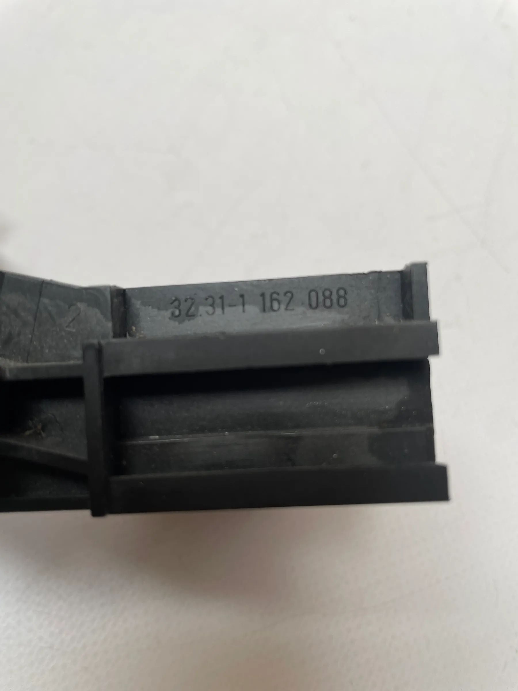 Oryginalny BMW 5er (E39) uchwyt przełącznika kolumny kierownicy 1162088