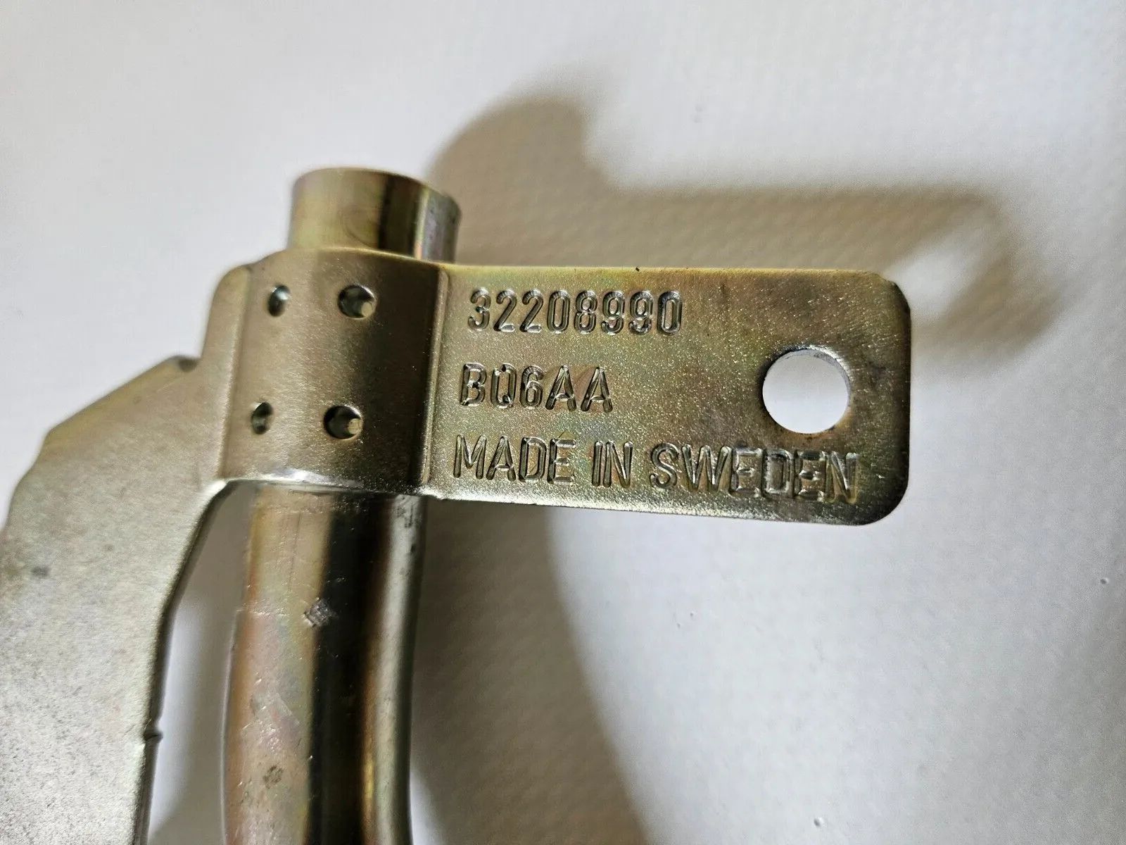 original VOLVO  Motorölmessstabrohr 32208990 Motorcode D4204T9