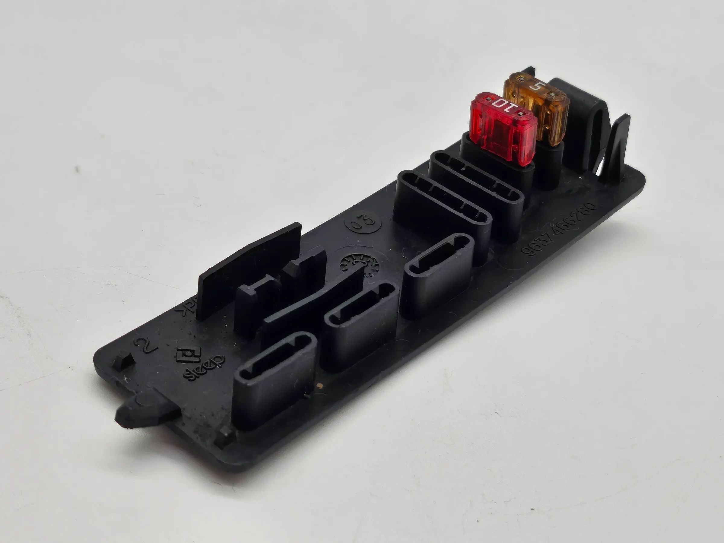 Оригинальная крышка блока предохранителей PEUGEOT 206CC 9637466280