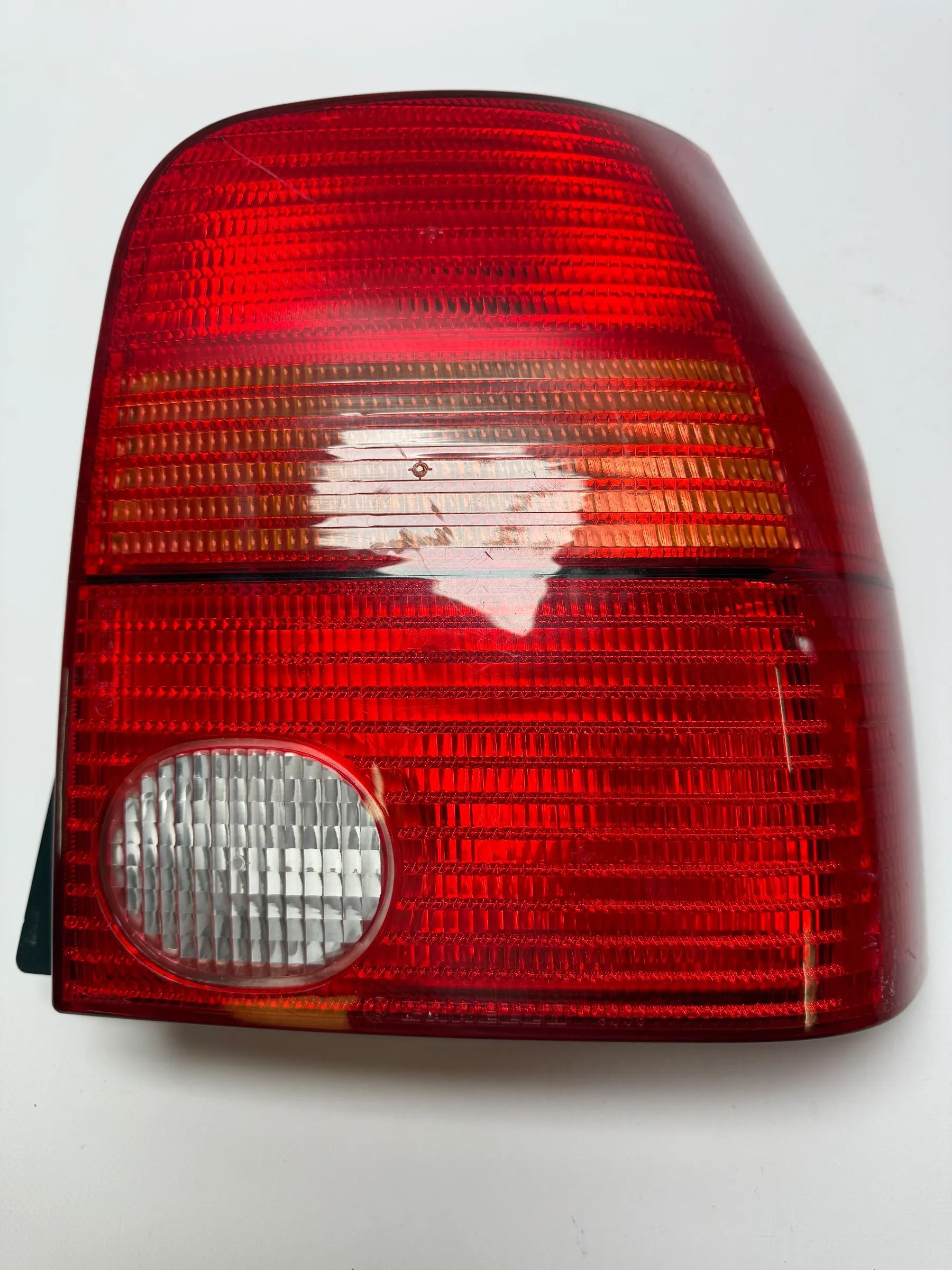 Oryginalna prawa lampa tylna VW Lupo 6E1/6X1, Carello 38020748 / 9558