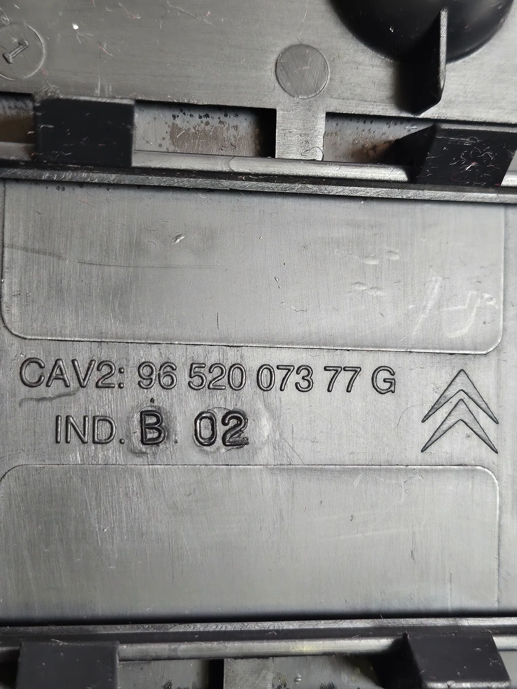 ซิทร็อง C5 II RC 2007 ฝาครอบไฟท้ายซ้าย ห้องเก็บสัมภาระ 9652007377