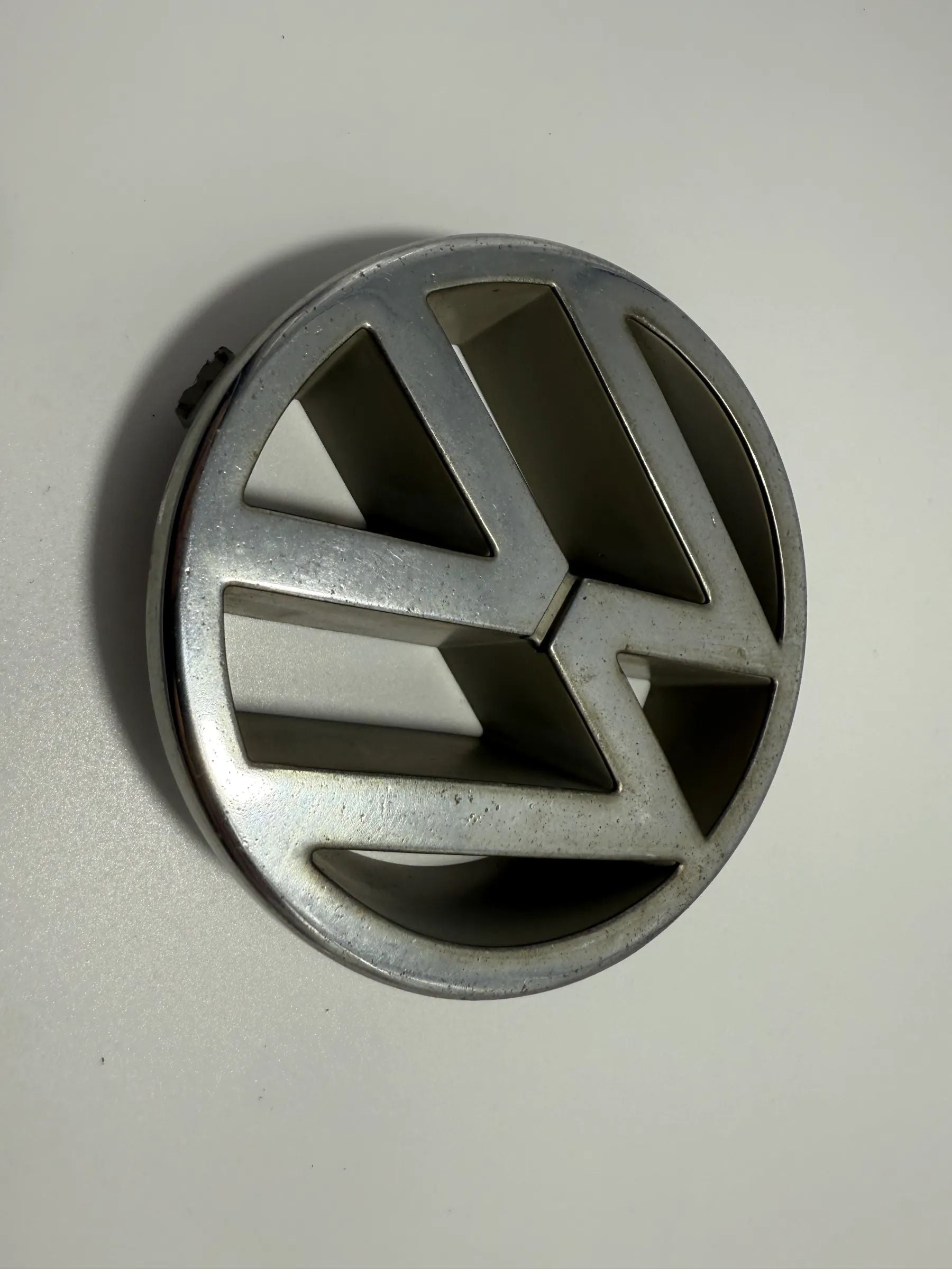 Original VW Zeichen Schriftzug Logo Emblem Wappen Schriftzug 3A0853601