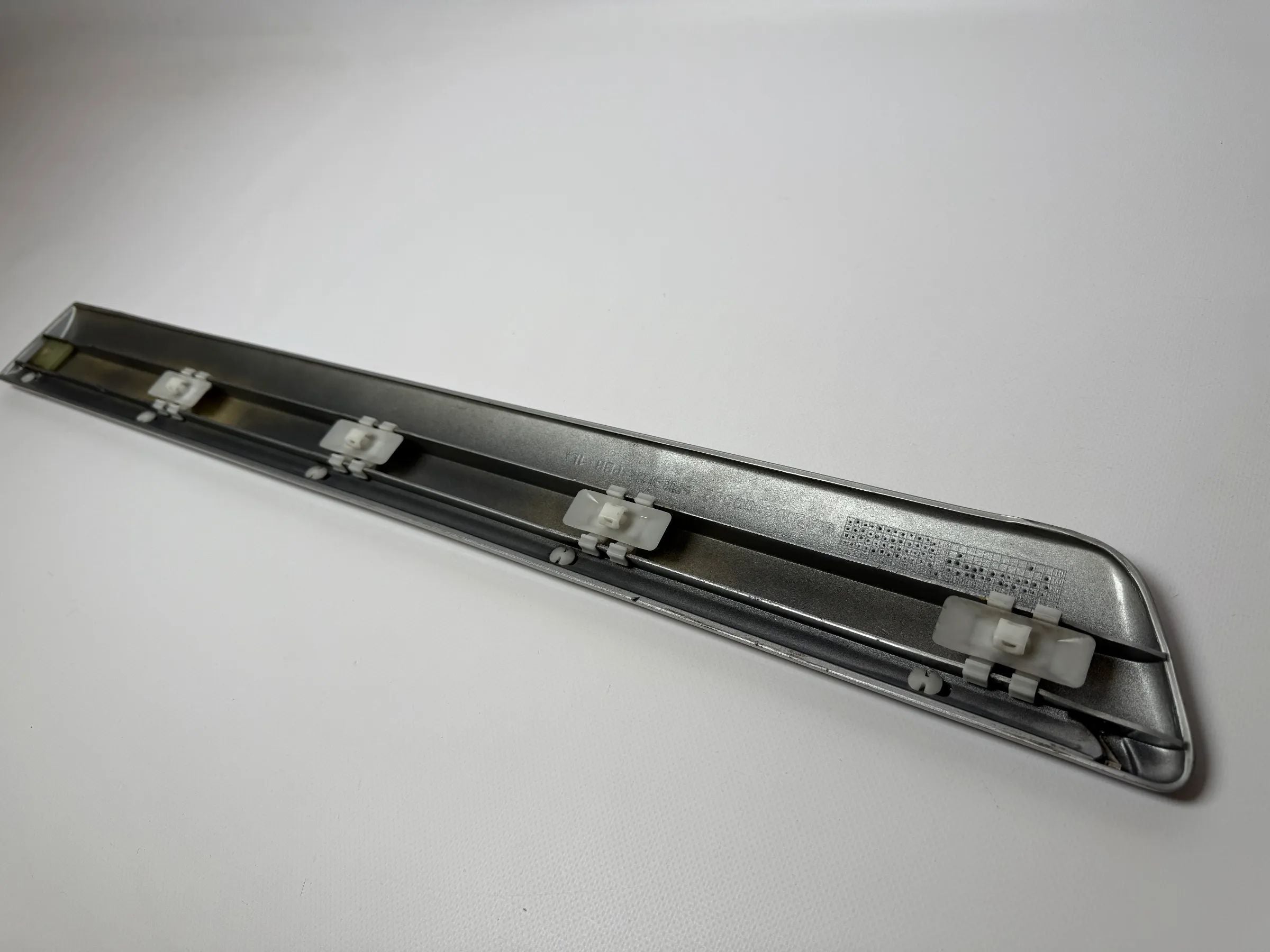 Original Mercedes-Benz E-Klasse W210 Türleiste Leiste Silber Links A2106900962