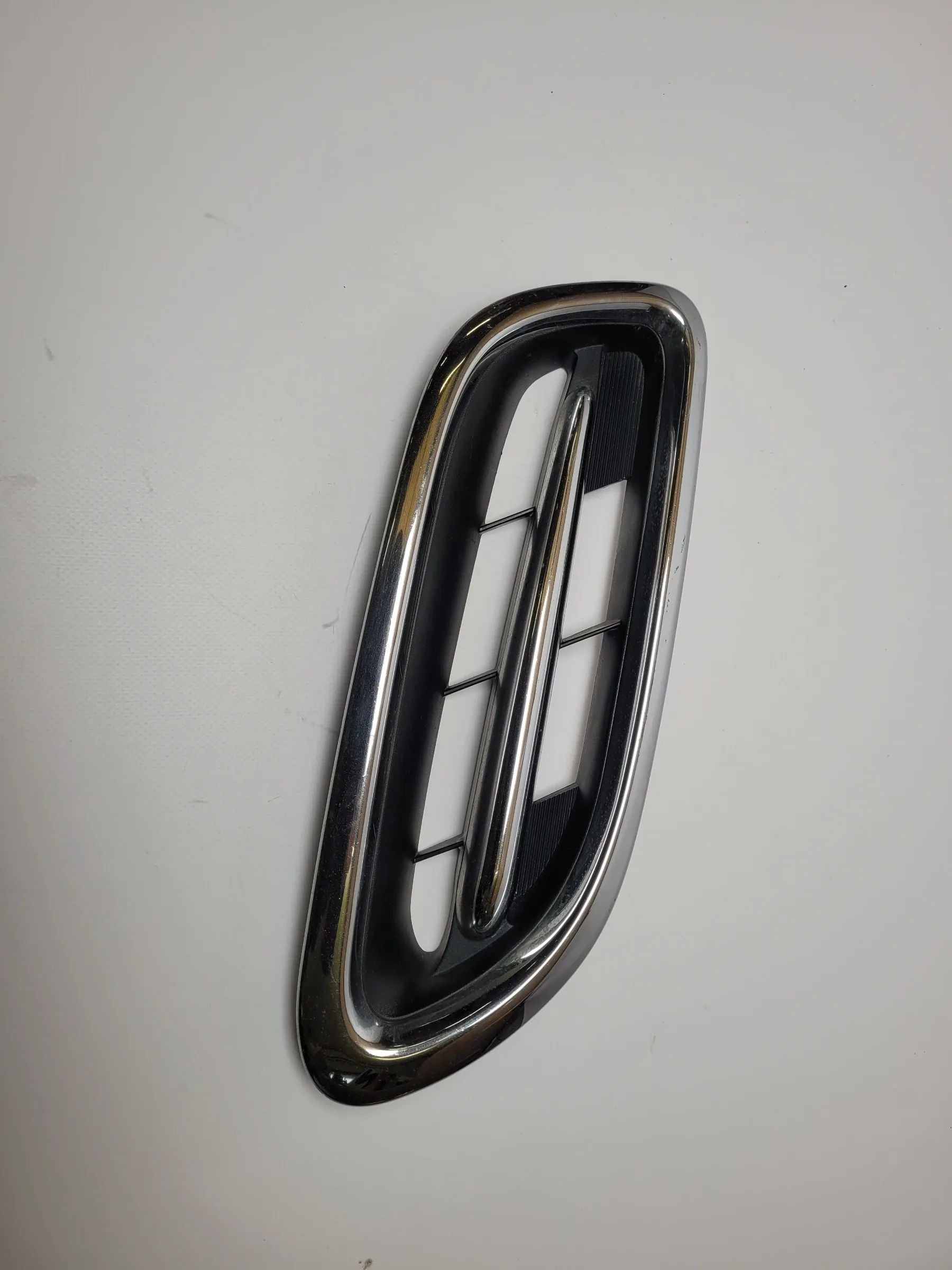 Orijinal Nissan Micra (K11) Ön Panjur Sağ 623201F500