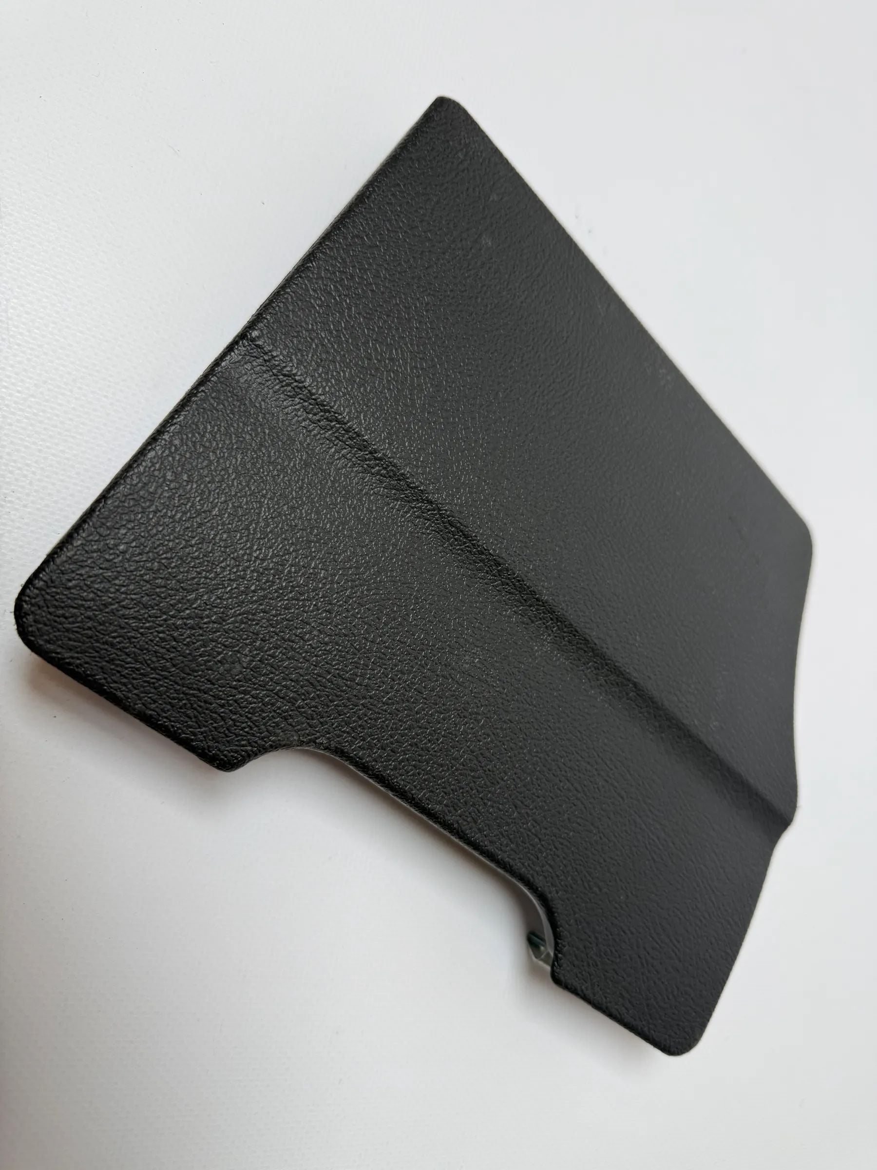 Оригинальная крышка блока предохранителей Опель Зафира А 90590741LHD / 330188061