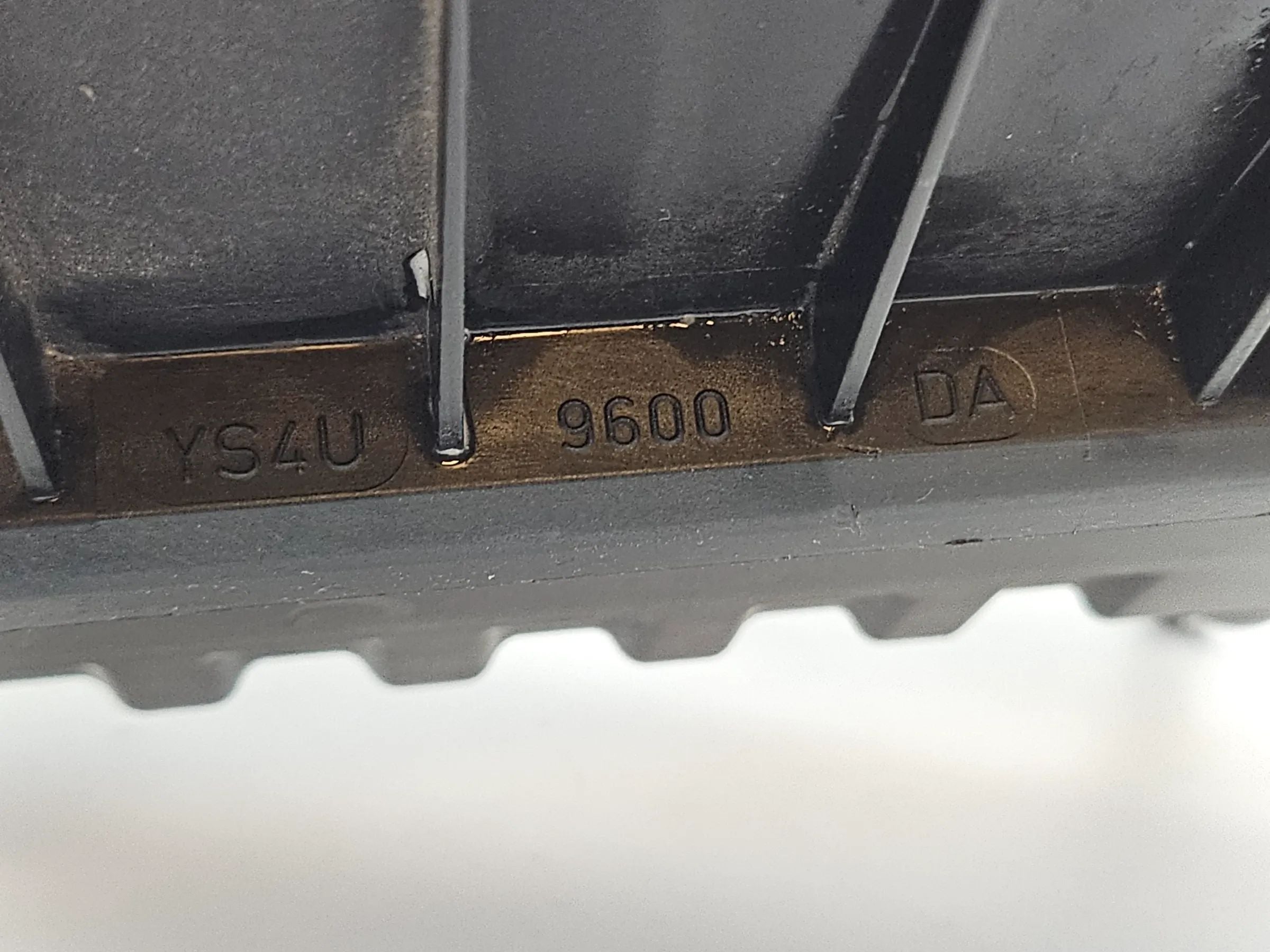 Ford Focus 1 1,8 DI Luftfilterkasten Luftfiltergehäuse Gehäuse Kasten YS4U9600DA