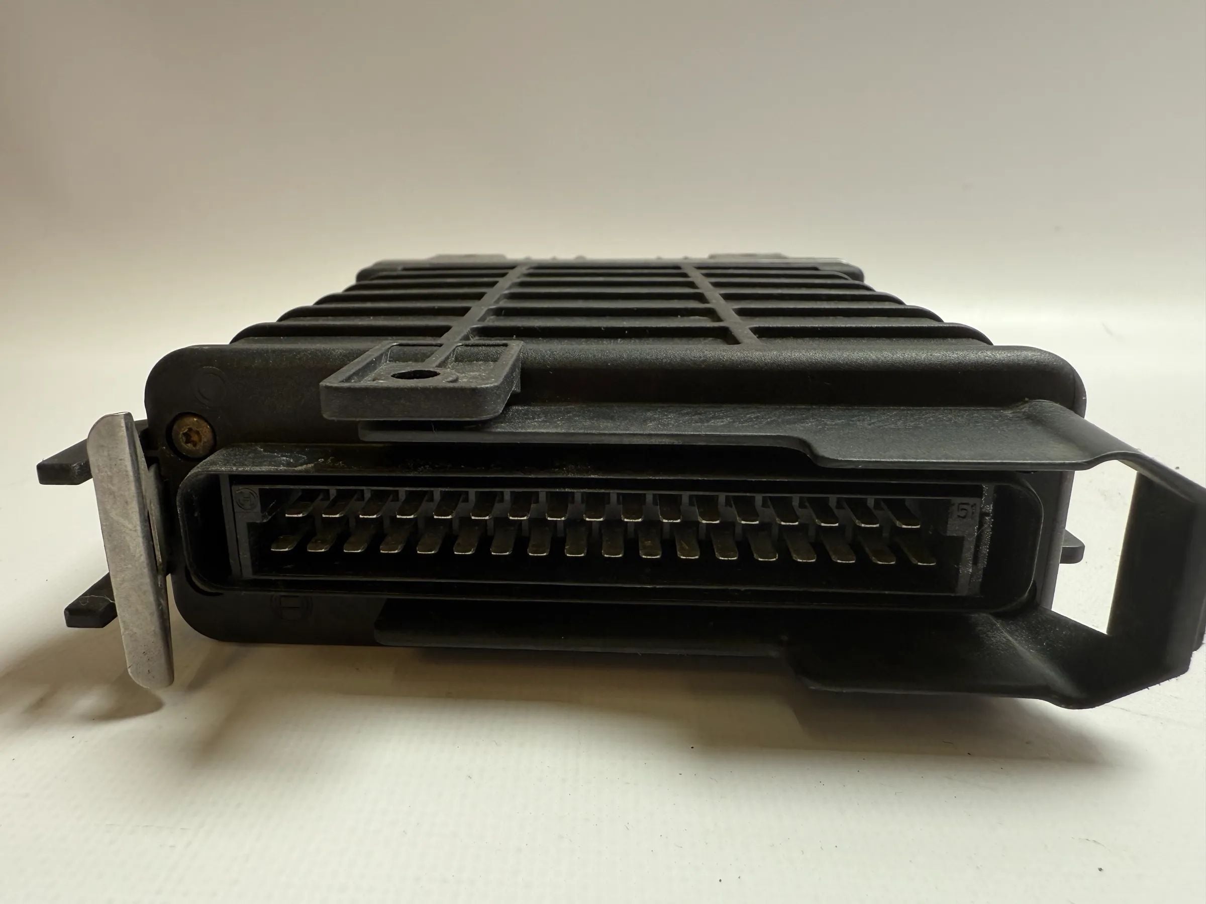 อะไหล่แท้ VW Passat 35i 1.8 กล่องควบคุมเครื่องยนต์ ECU 0261200271 / 443907311D