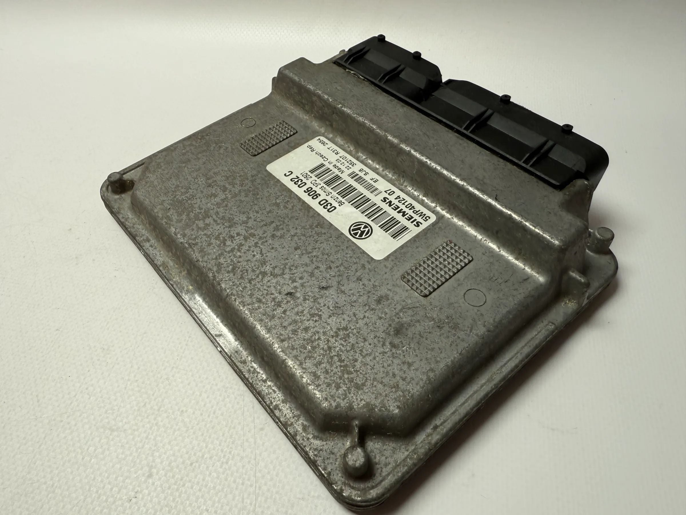 Original VW Polo 9N 1.2 40kW 2004 Engine Control Unit 03D906032C / 5WP40124 07