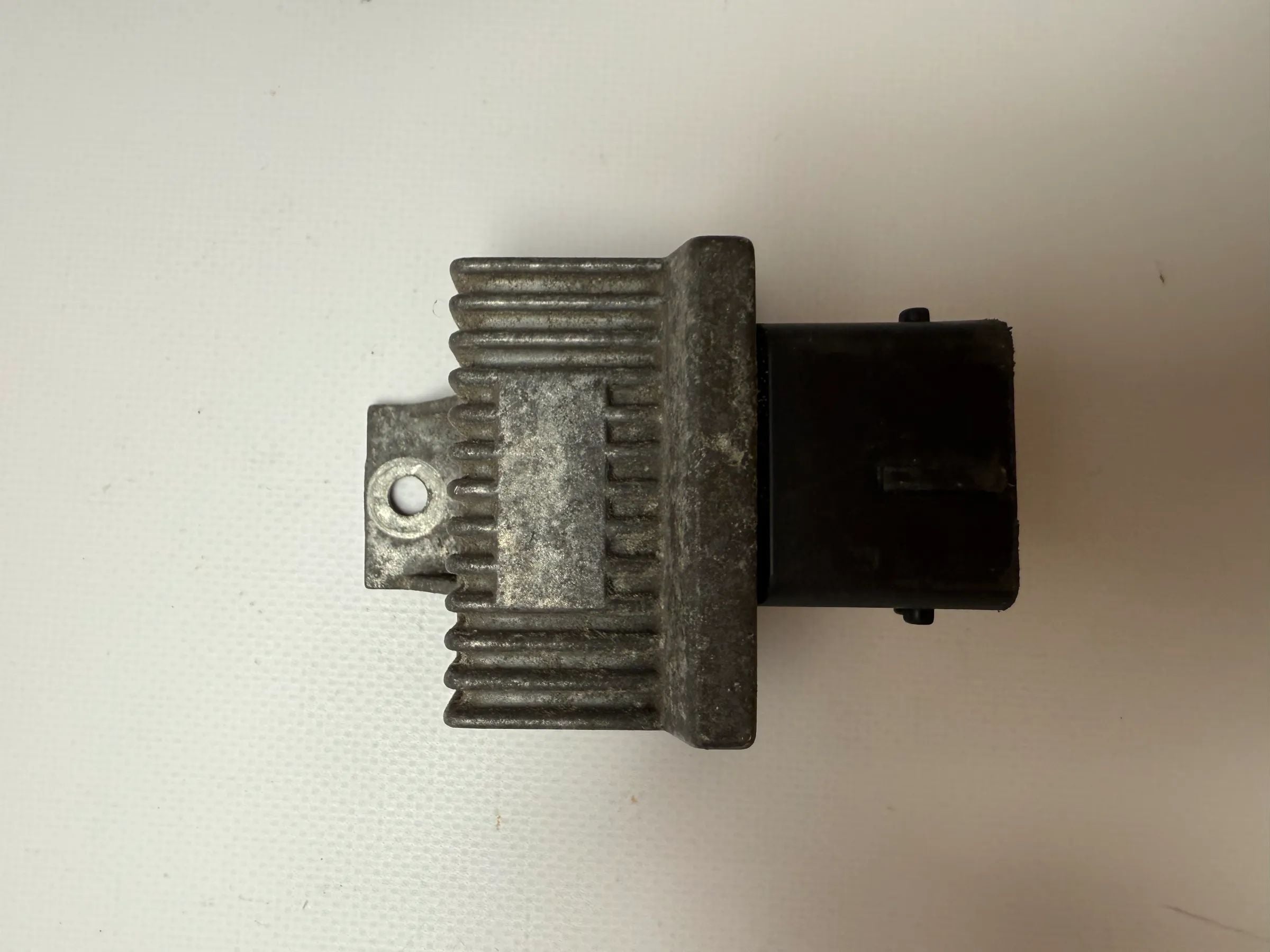 純正Renault Laguna Twingo グロープラグリレー抵抗 Nagares 9640469680-A